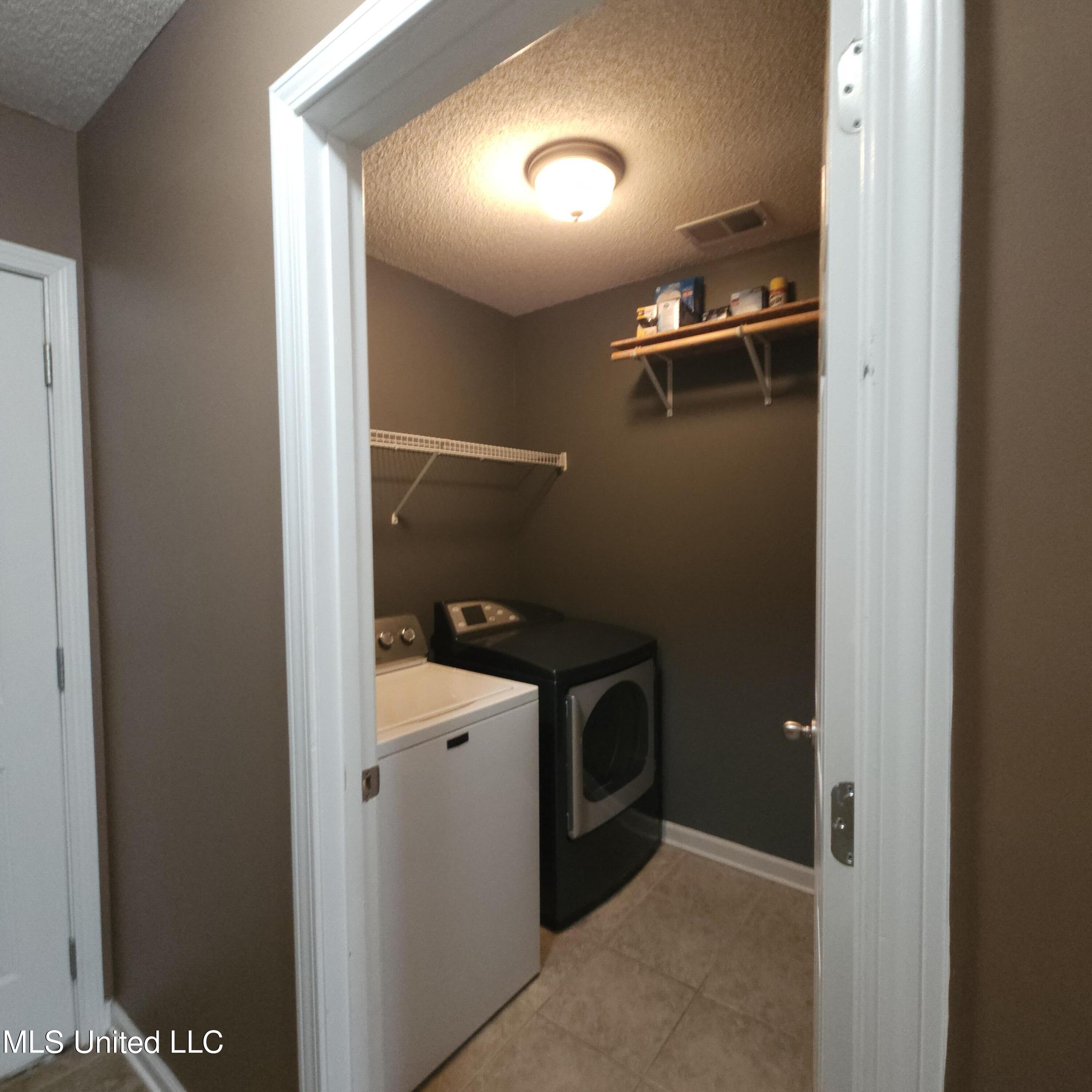 1116 Warwick Place, Southaven, Mississippi image 8
