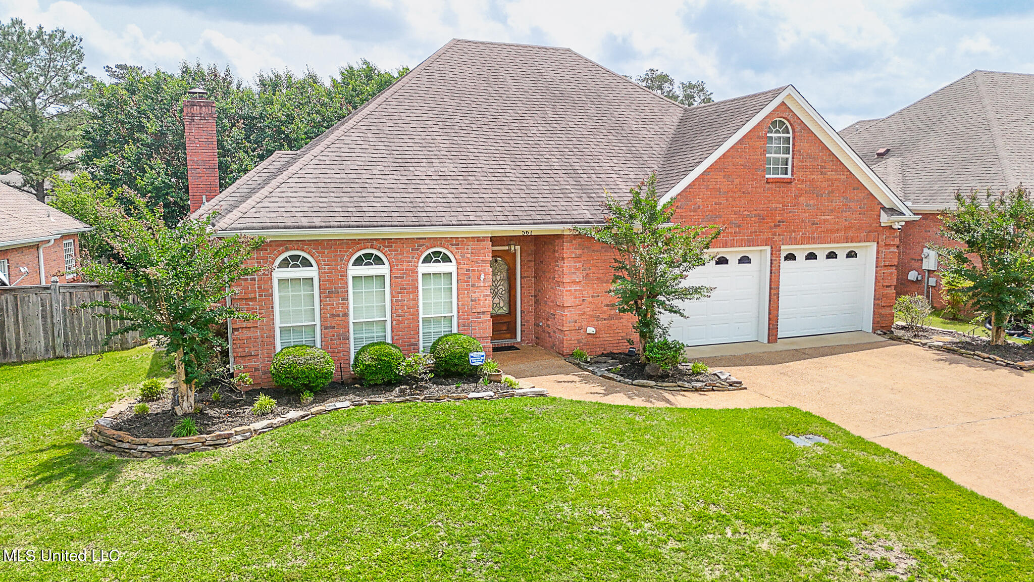 567 Spring Lake Drive, Pearl, Mississippi image 1