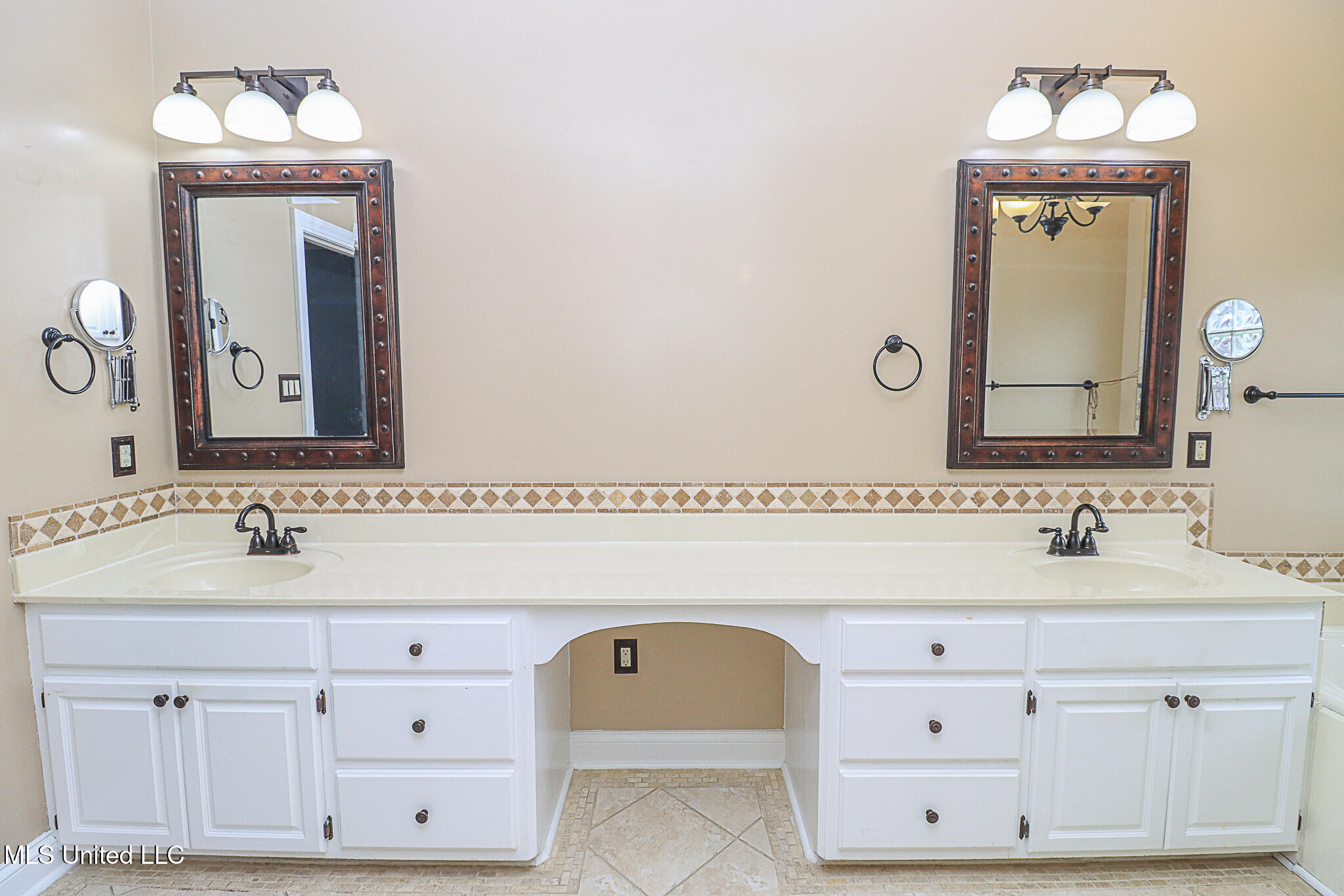 567 Spring Lake Drive, Pearl, Mississippi image 24