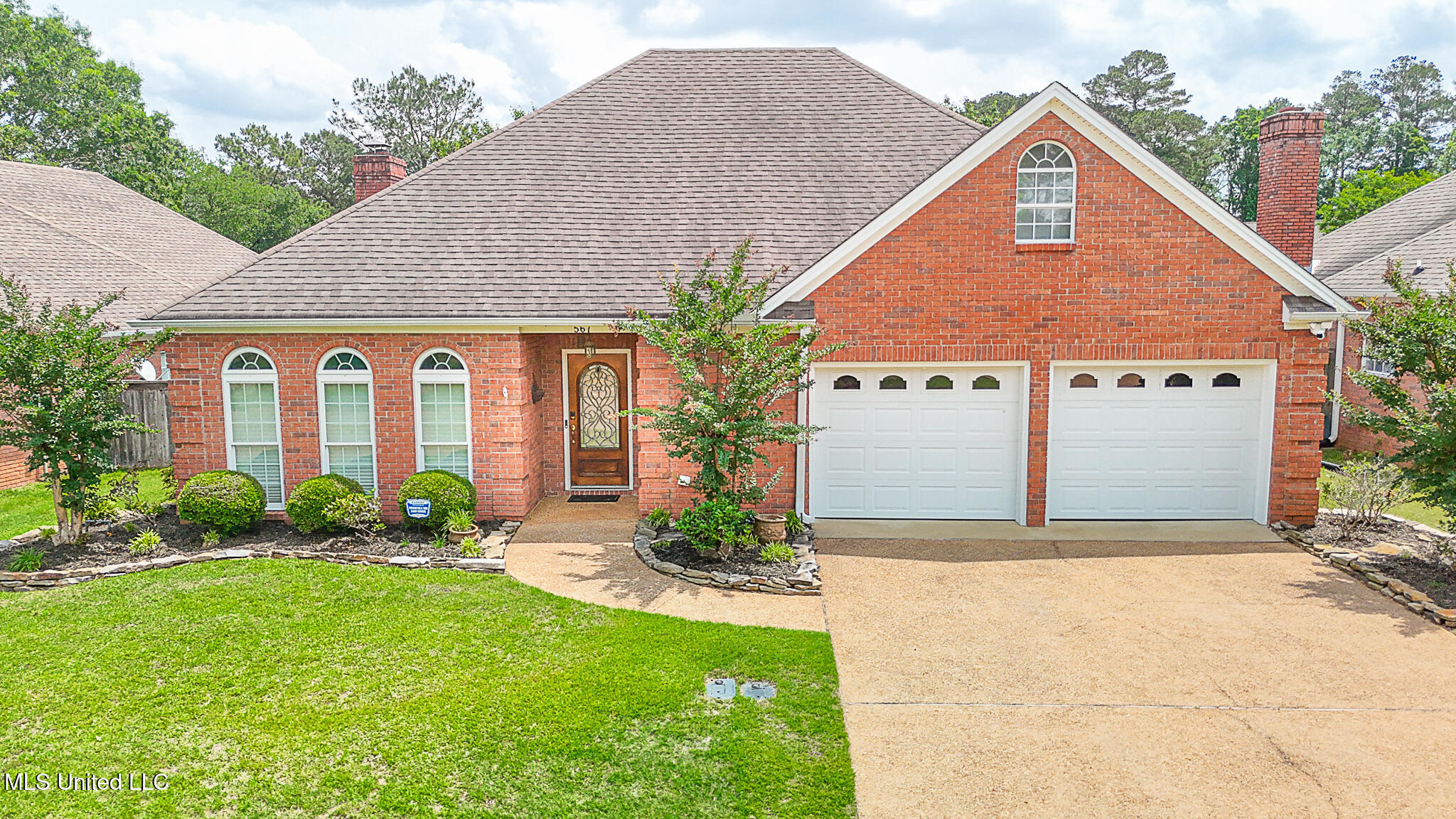 567 Spring Lake Drive, Pearl, Mississippi image 2