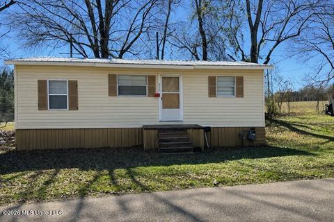 Homes For Sale - 838 NW 1st Street<br/> Magee, MS 39111