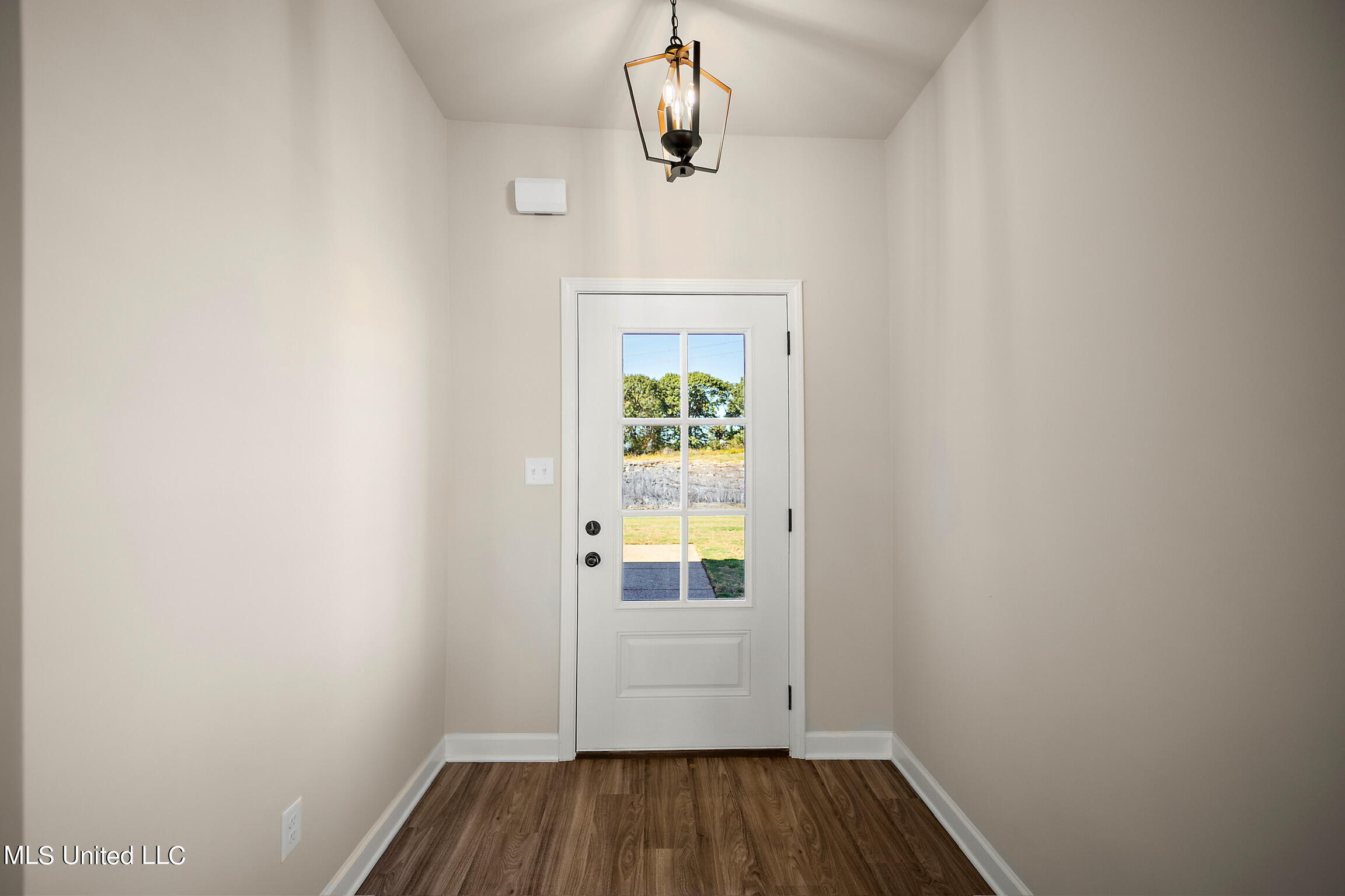 2382 Franklin Drive, Southaven, Mississippi image 2