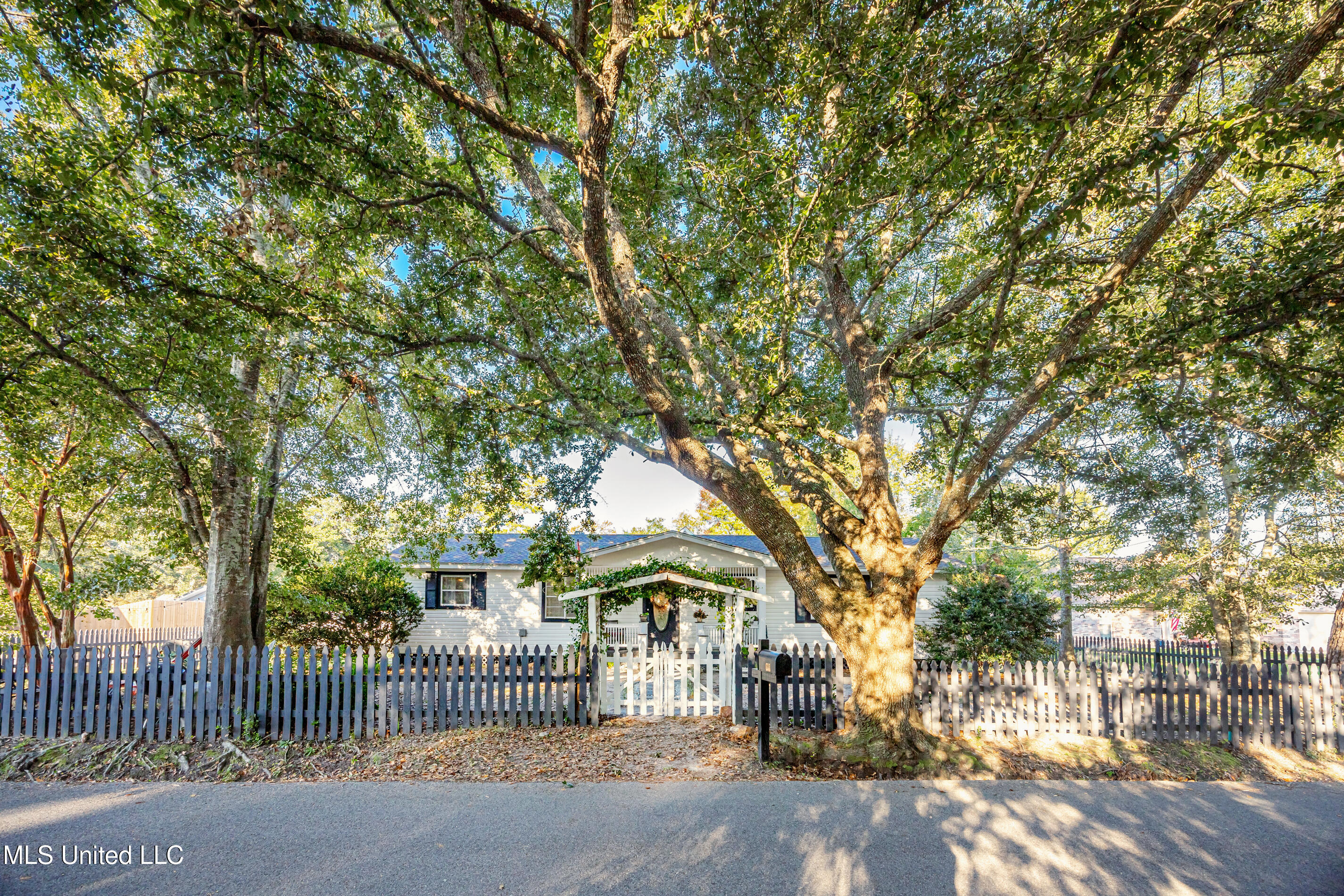 600 Seymour Avenue, Ocean Springs, Mississippi image 1