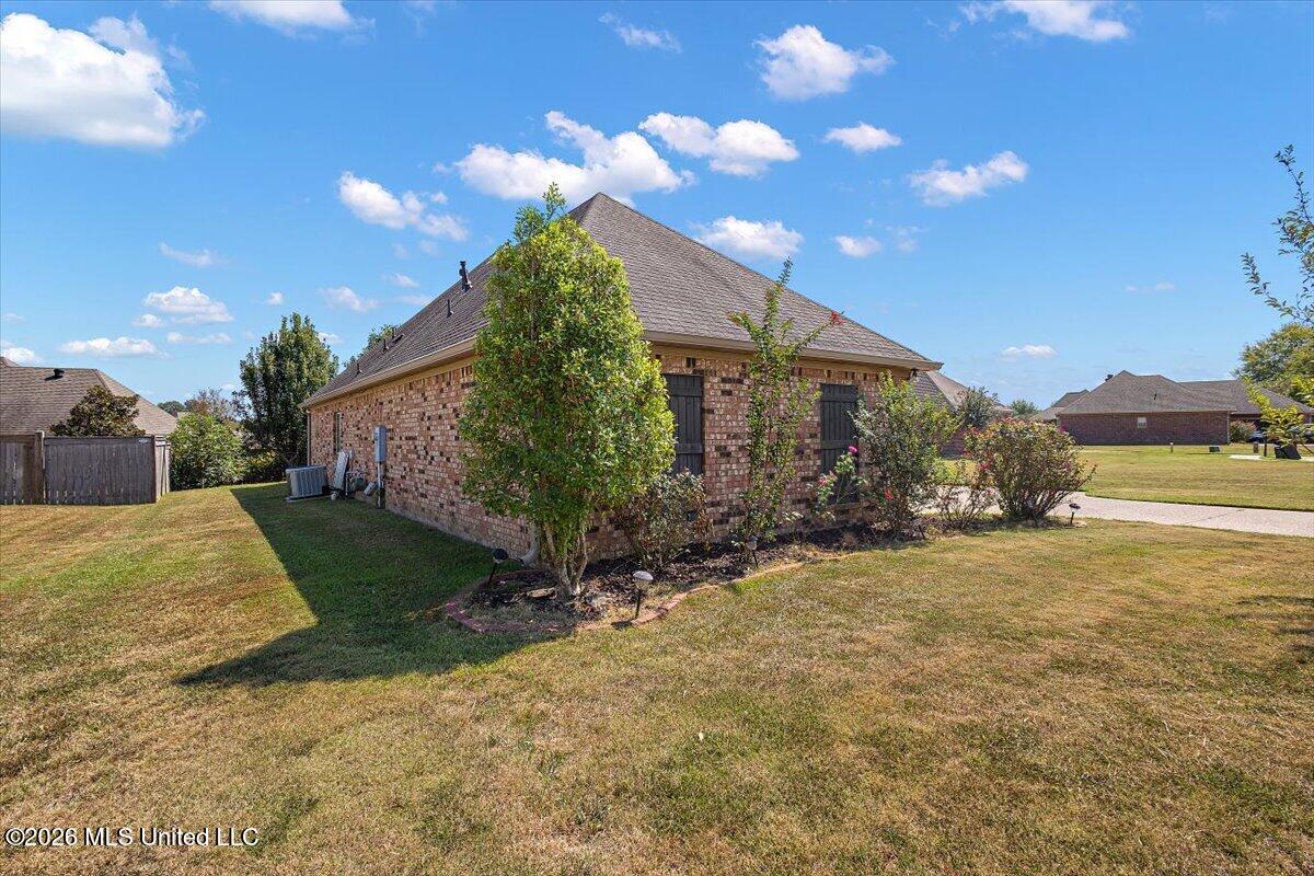 1022 Trinity Drive - Photo 2