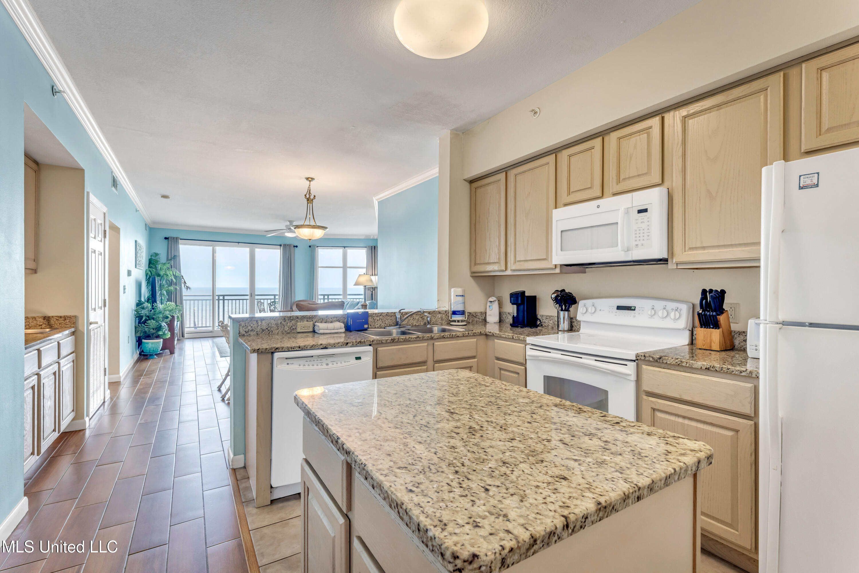 2230 Beach Drive #607, Gulfport, Mississippi image 2