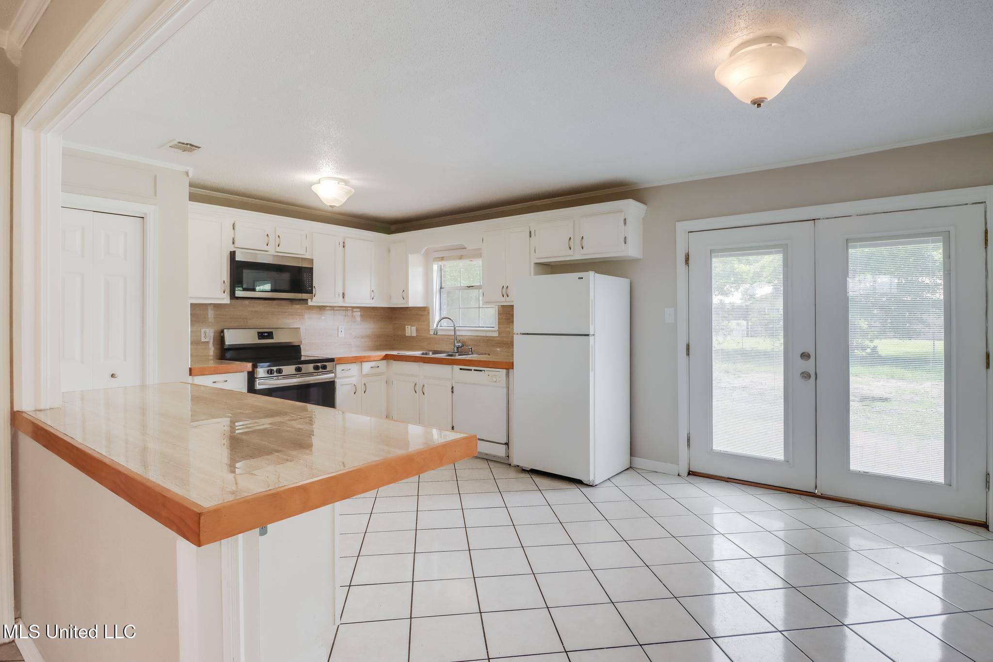 1302 Parktown Drive, Ocean Springs, Mississippi image 6