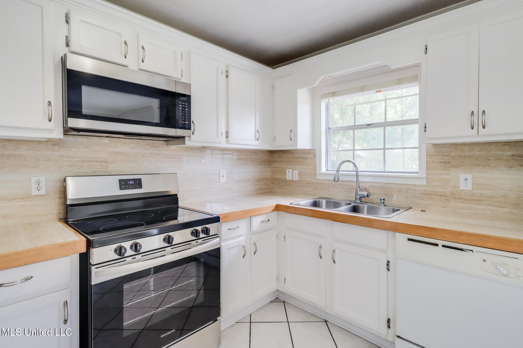 1302 Parktown Drive, Ocean Springs, Mississippi image 7