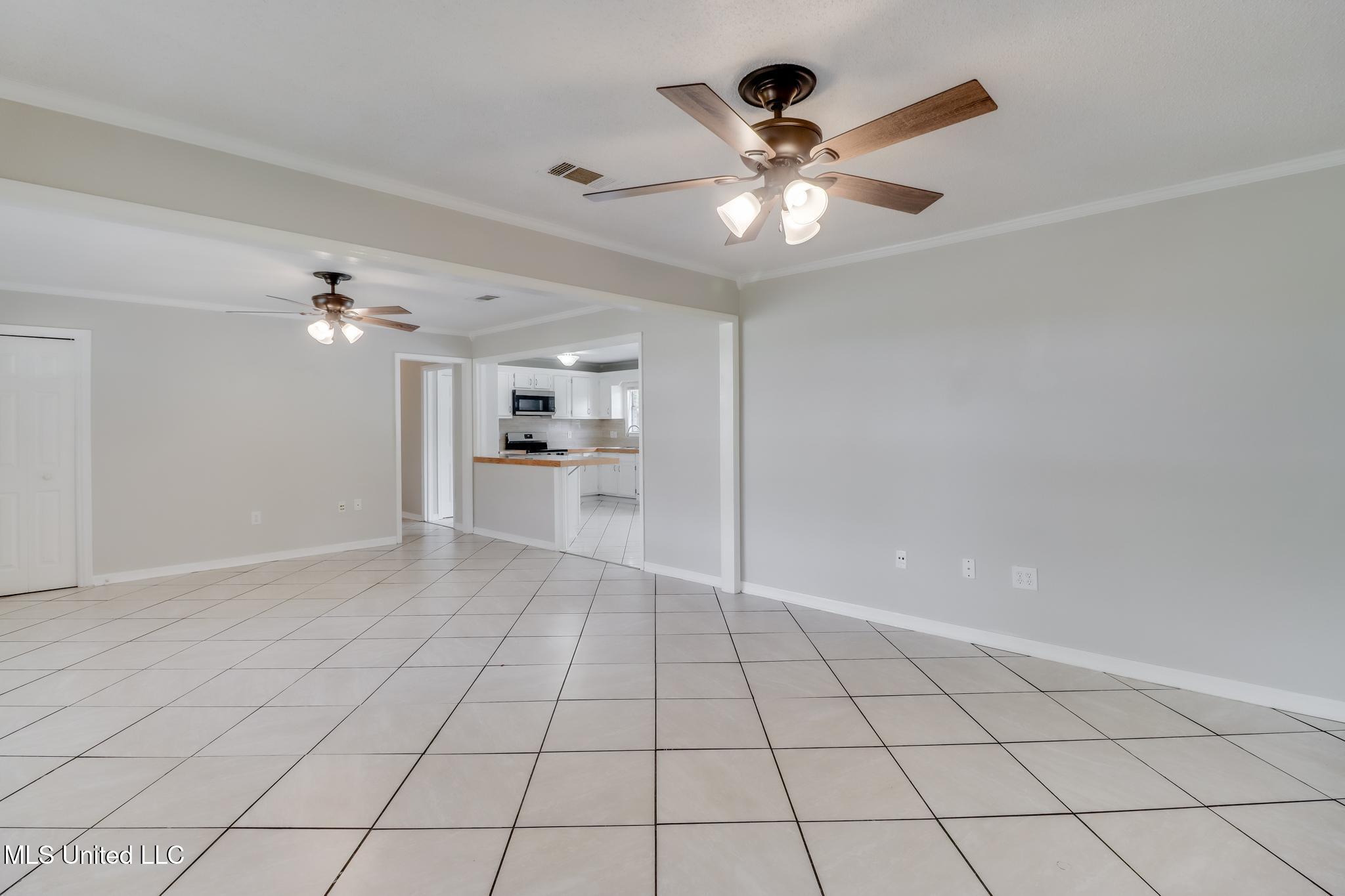 1302 Parktown Drive, Ocean Springs, Mississippi image 3