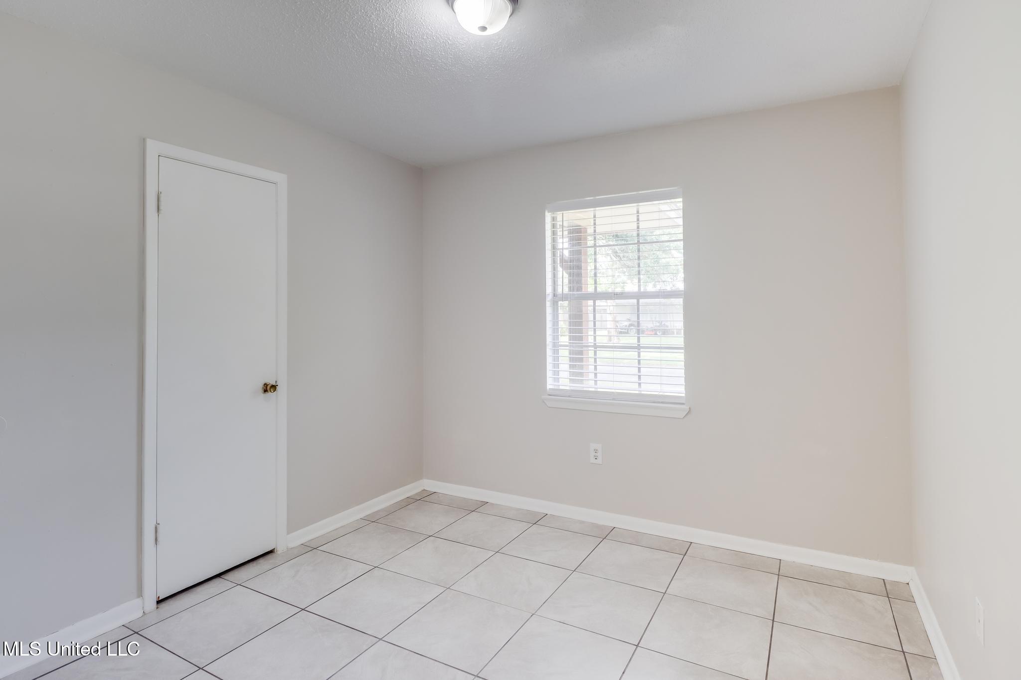 1302 Parktown Drive, Ocean Springs, Mississippi image 9