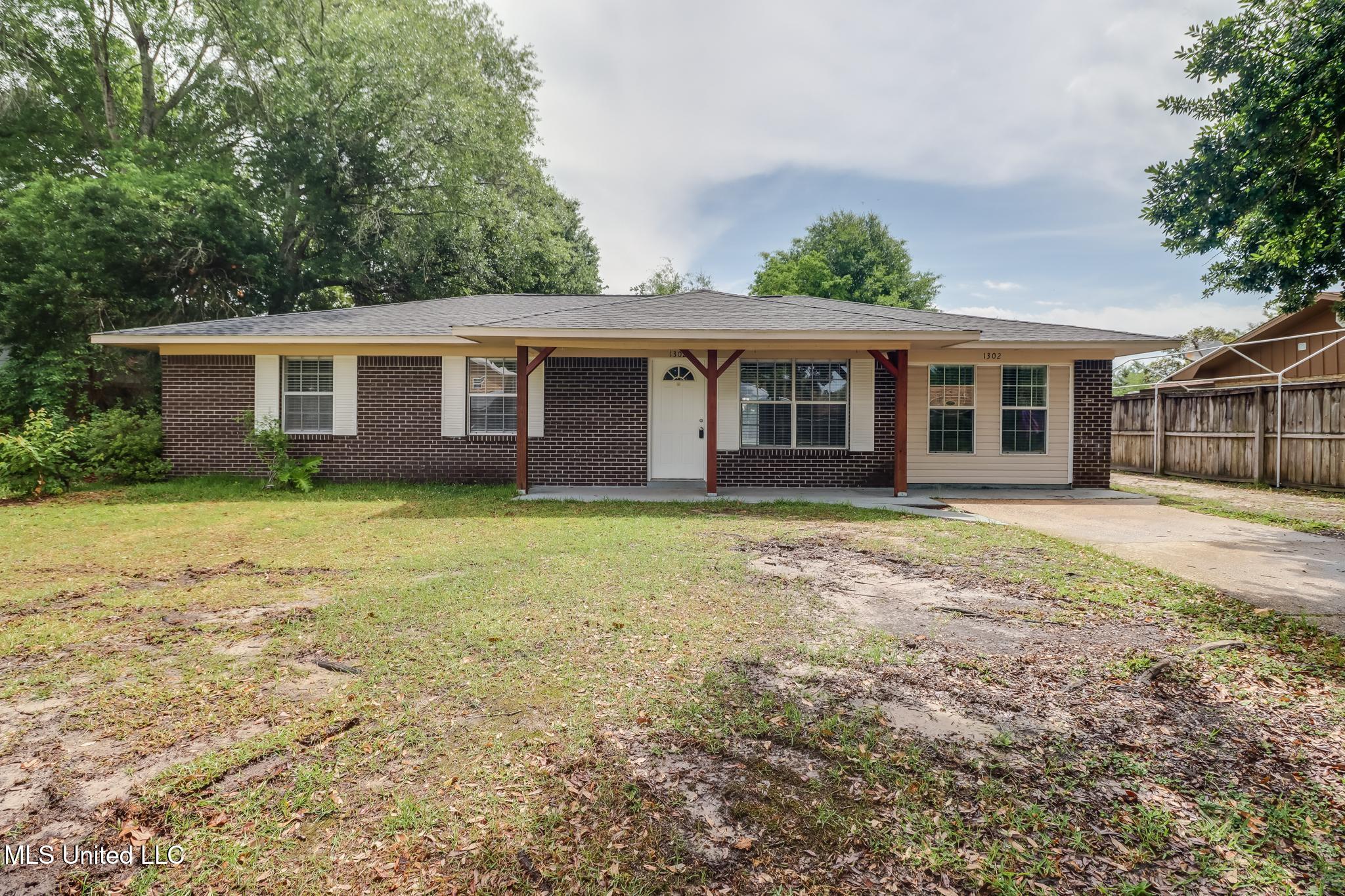 1302 Parktown Drive, Ocean Springs, Mississippi image 1