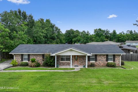 Apartment For Sale - 904 Waveland Avenue<br/> Hancock County, Waveland, MS 39576