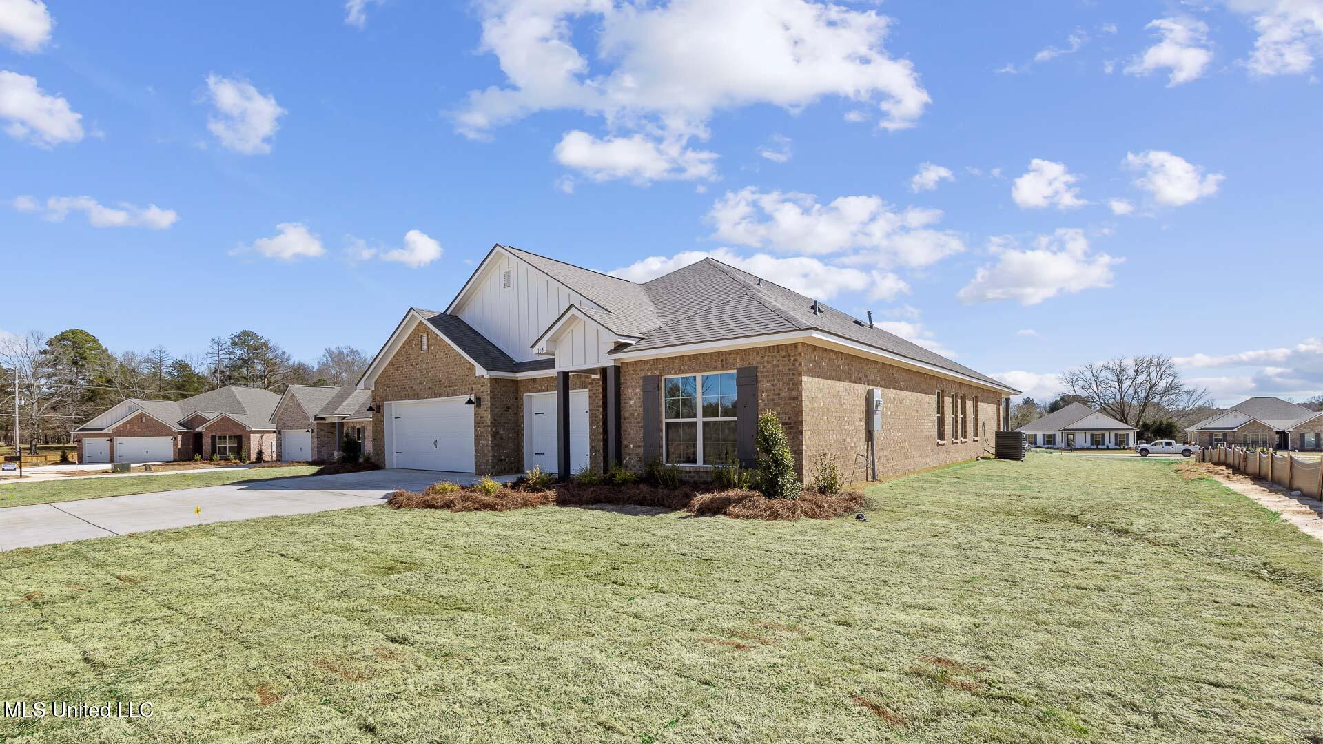 202 Saratoga Springs Ave, Clinton, Mississippi image 2