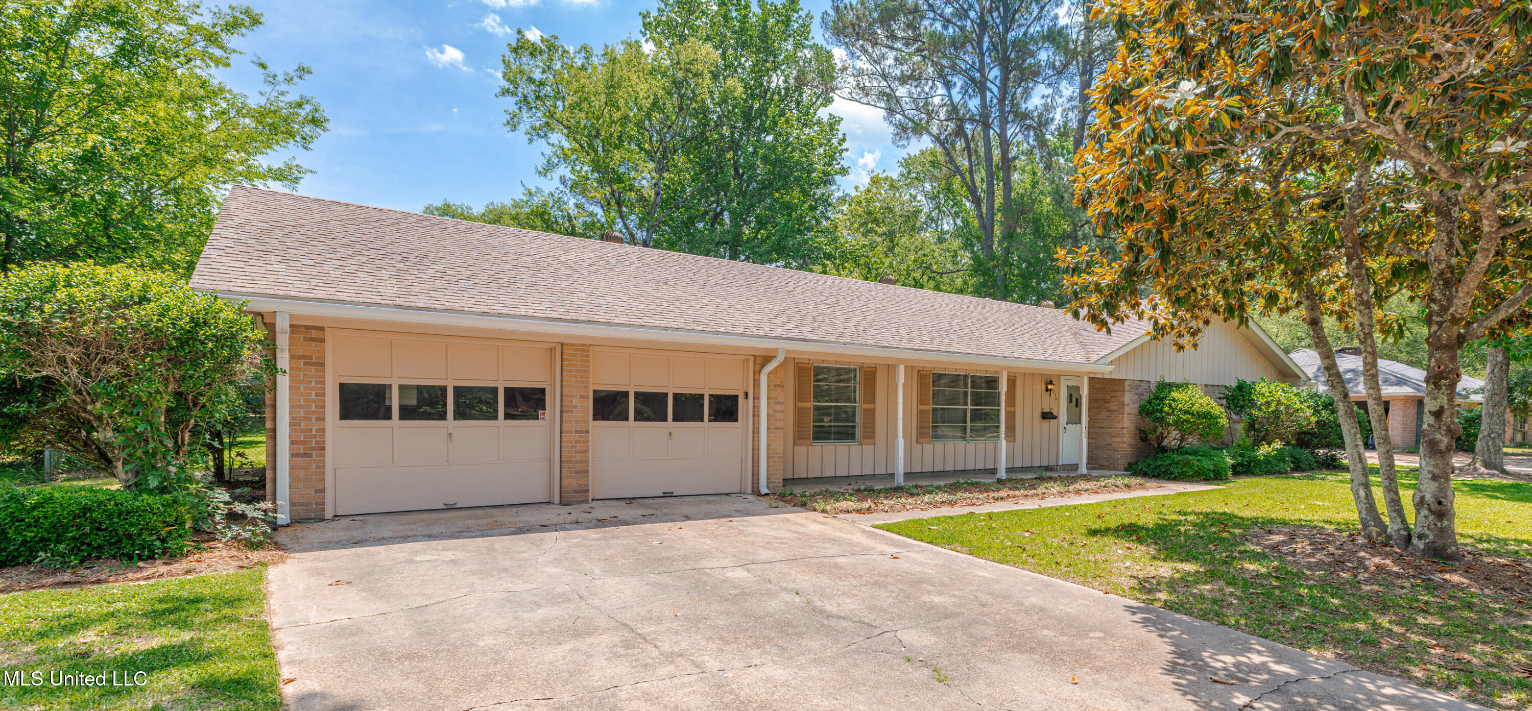 5216 Romany Drive, Jackson, Mississippi image 2