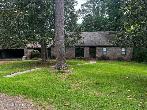 Homes For Sale - 100 Camellia Circle<br/> Florence, MS 39073