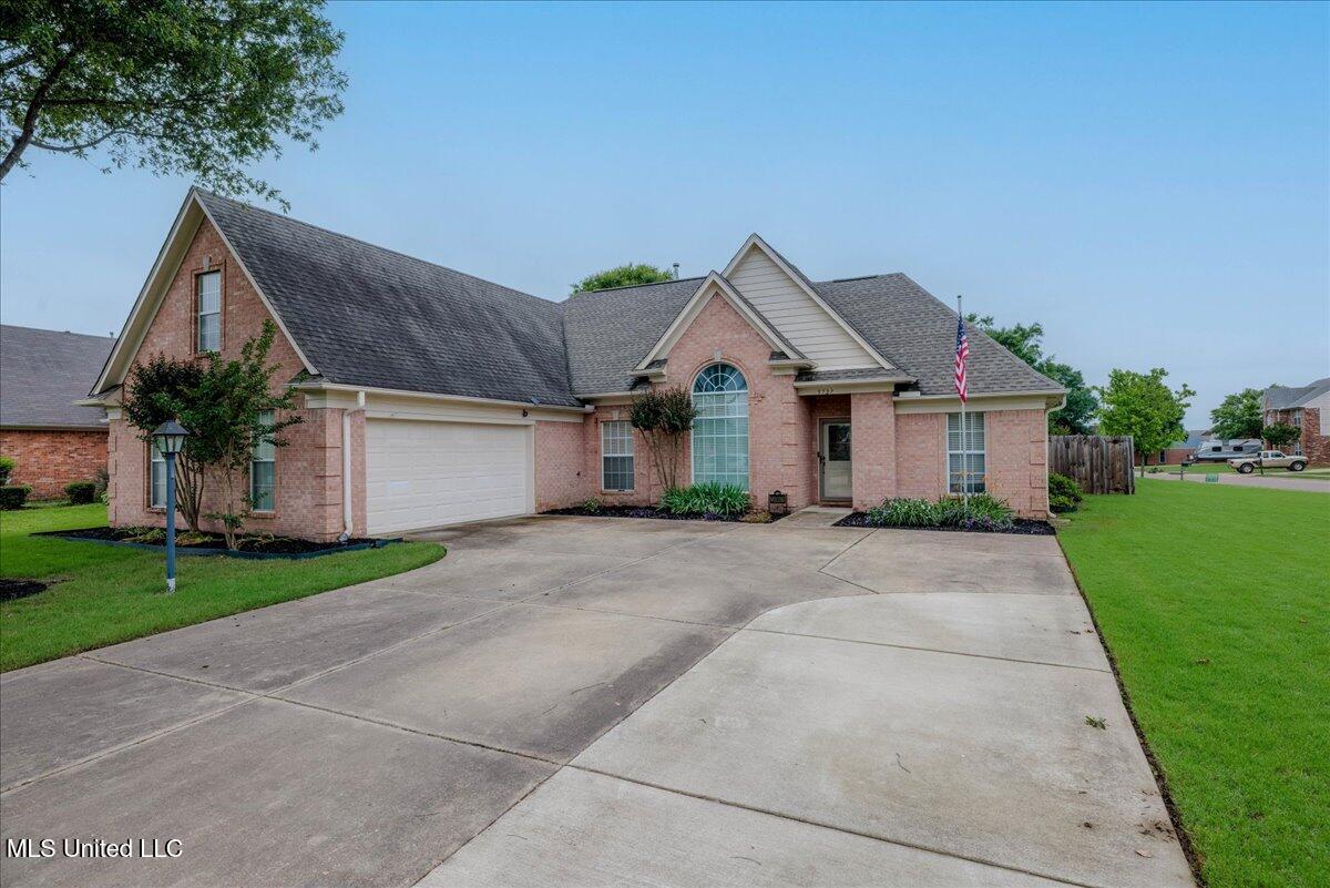 5727 Carter Drive, Southaven, Mississippi image 2