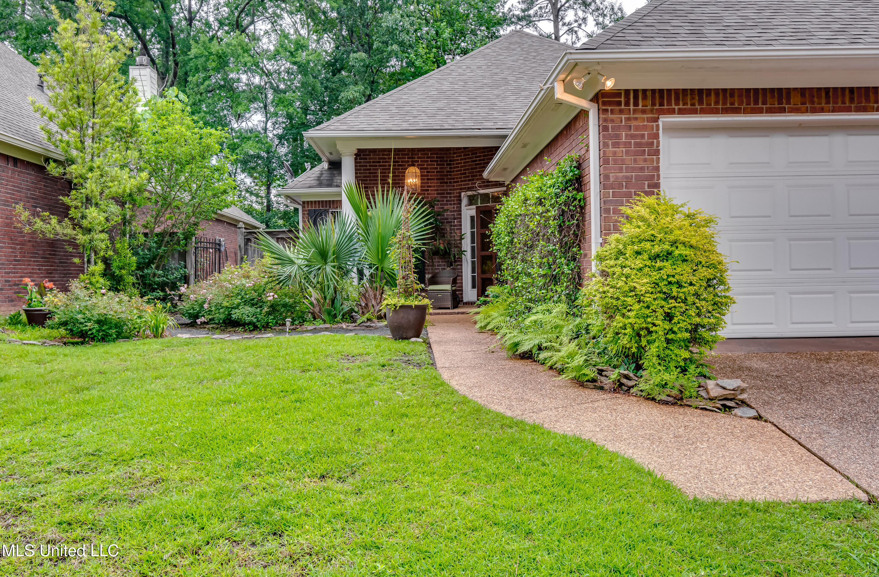 3 Carriage Court Place, Brandon, Mississippi image 1