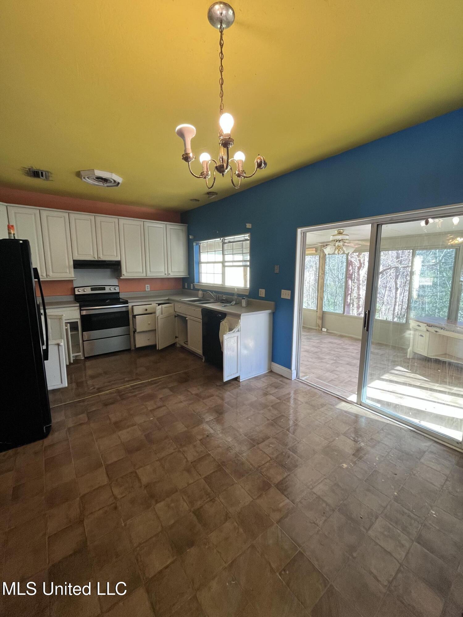 1528 Barracuda Drive, Gautier, Mississippi image 8