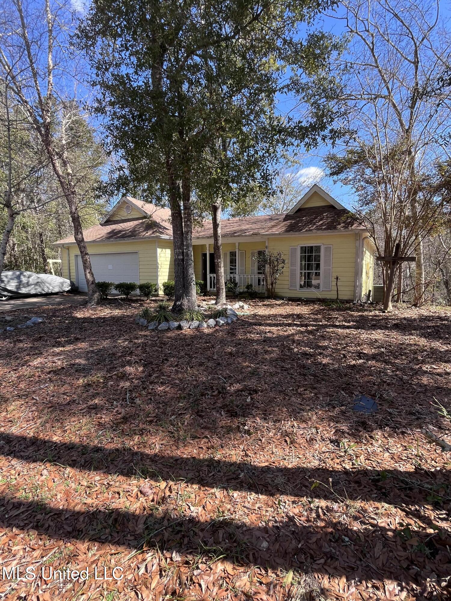 1528 Barracuda Drive, Gautier, Mississippi image 1
