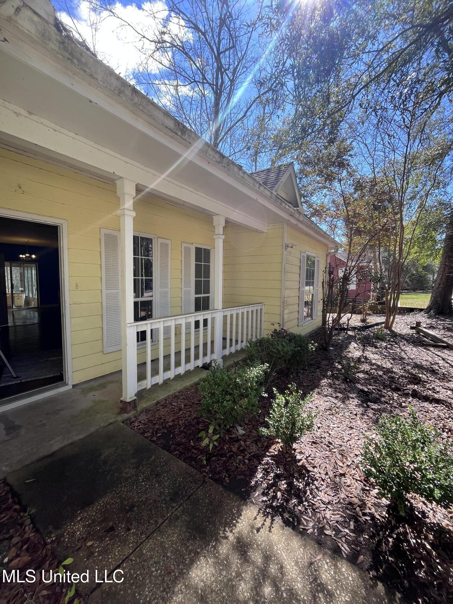 1528 Barracuda Drive, Gautier, Mississippi image 2