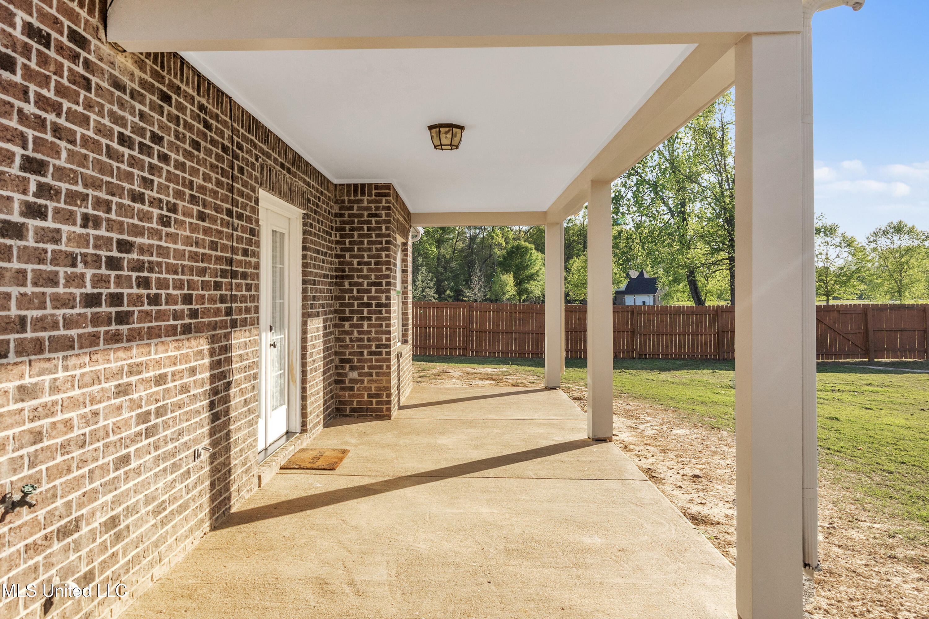 2585 Rodeo Way, Nesbit, Mississippi image 6
