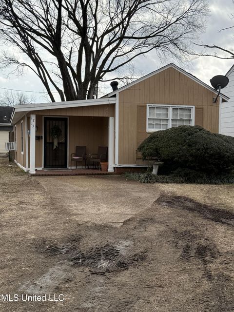 Homes For Sale - 1717 Riverside Avenue<br/> Clarksdale, MS 38614