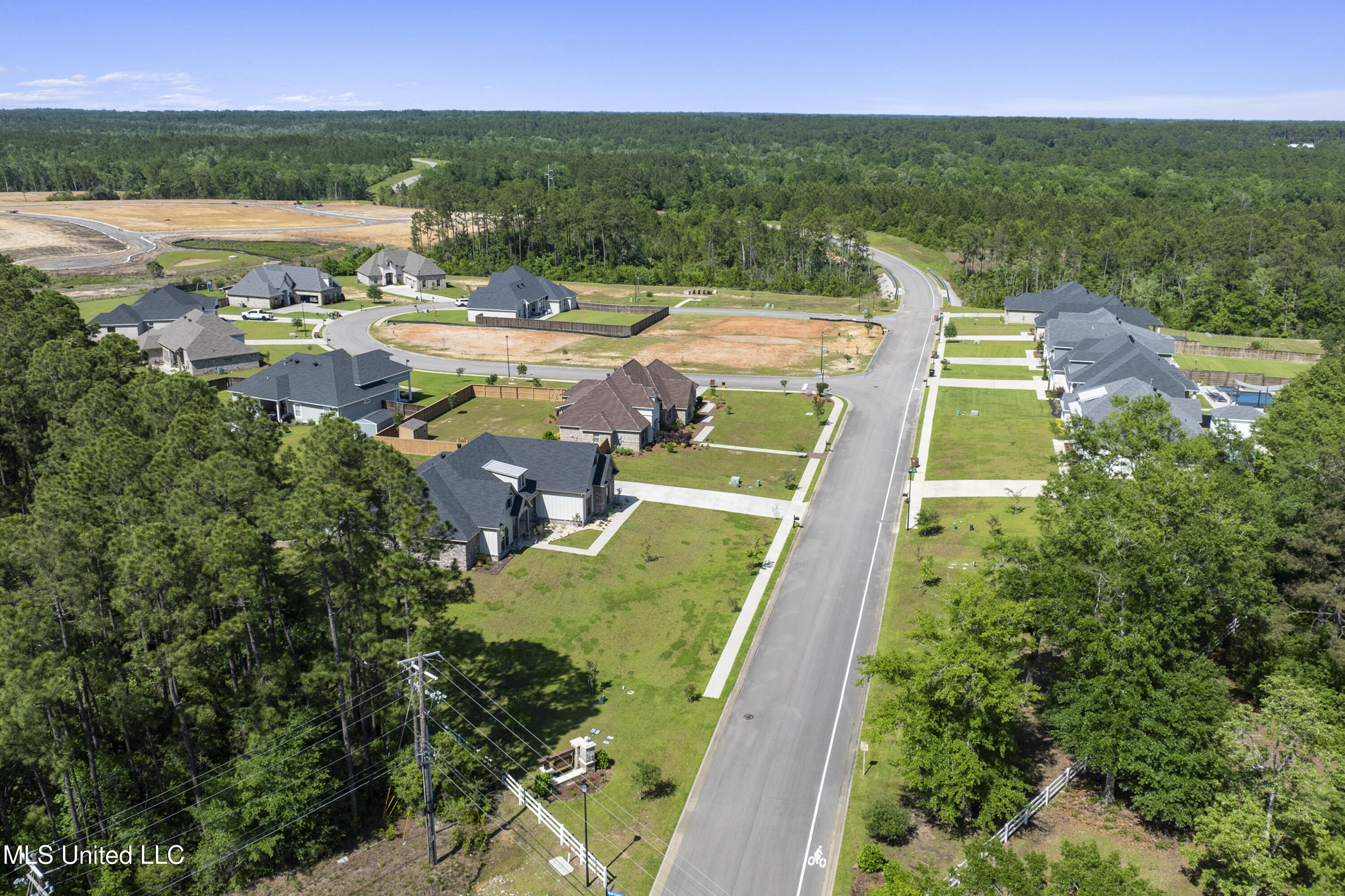 Belle La Vie Parkway, Biloxi, Mississippi image 8