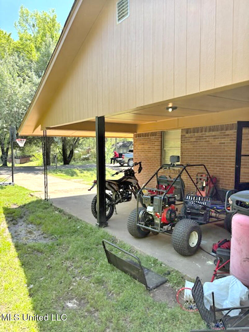 542 Sanders Avenue, Holly Springs, Mississippi image 3