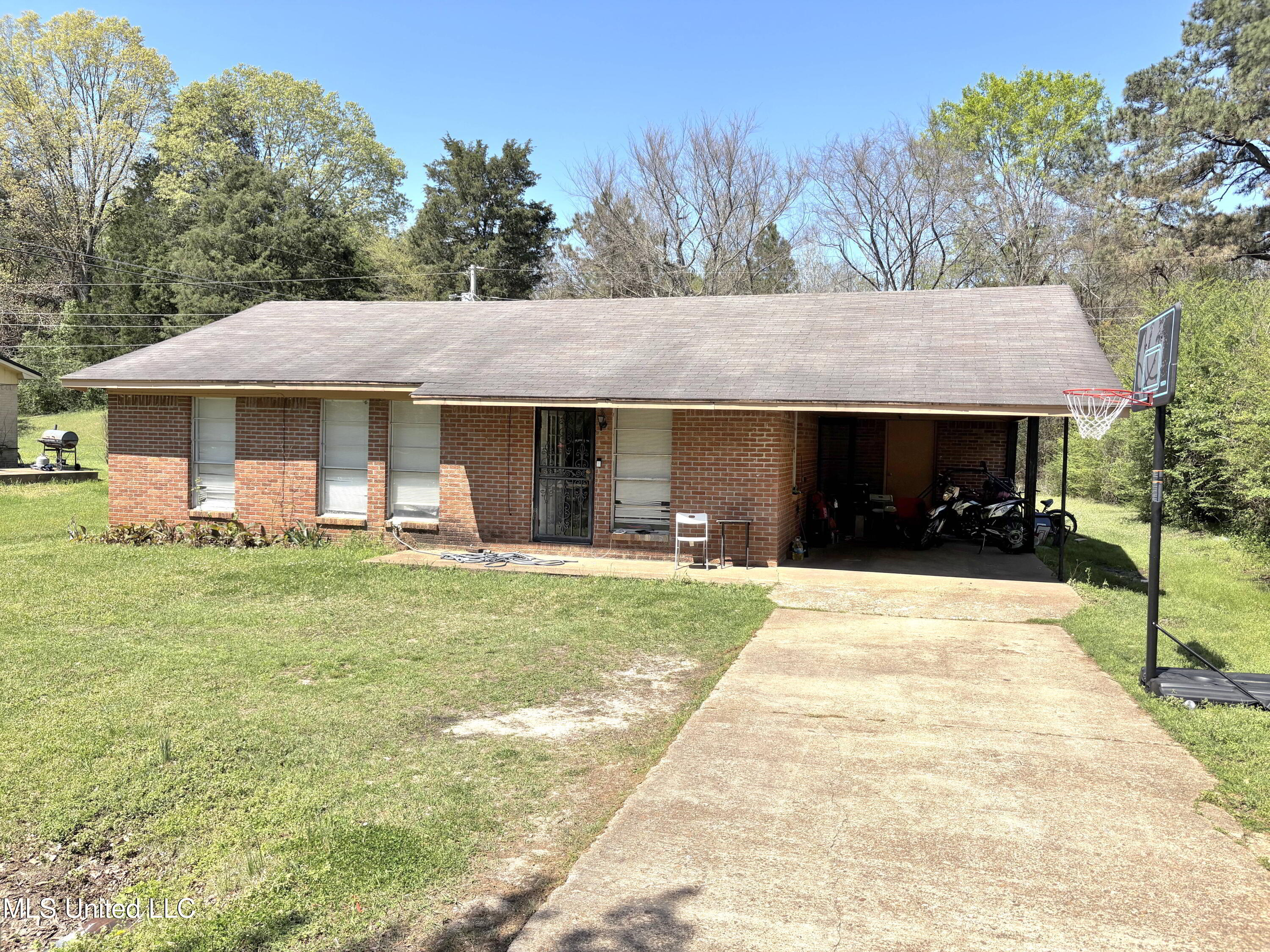 542 Sanders Avenue, Holly Springs, Mississippi image 1