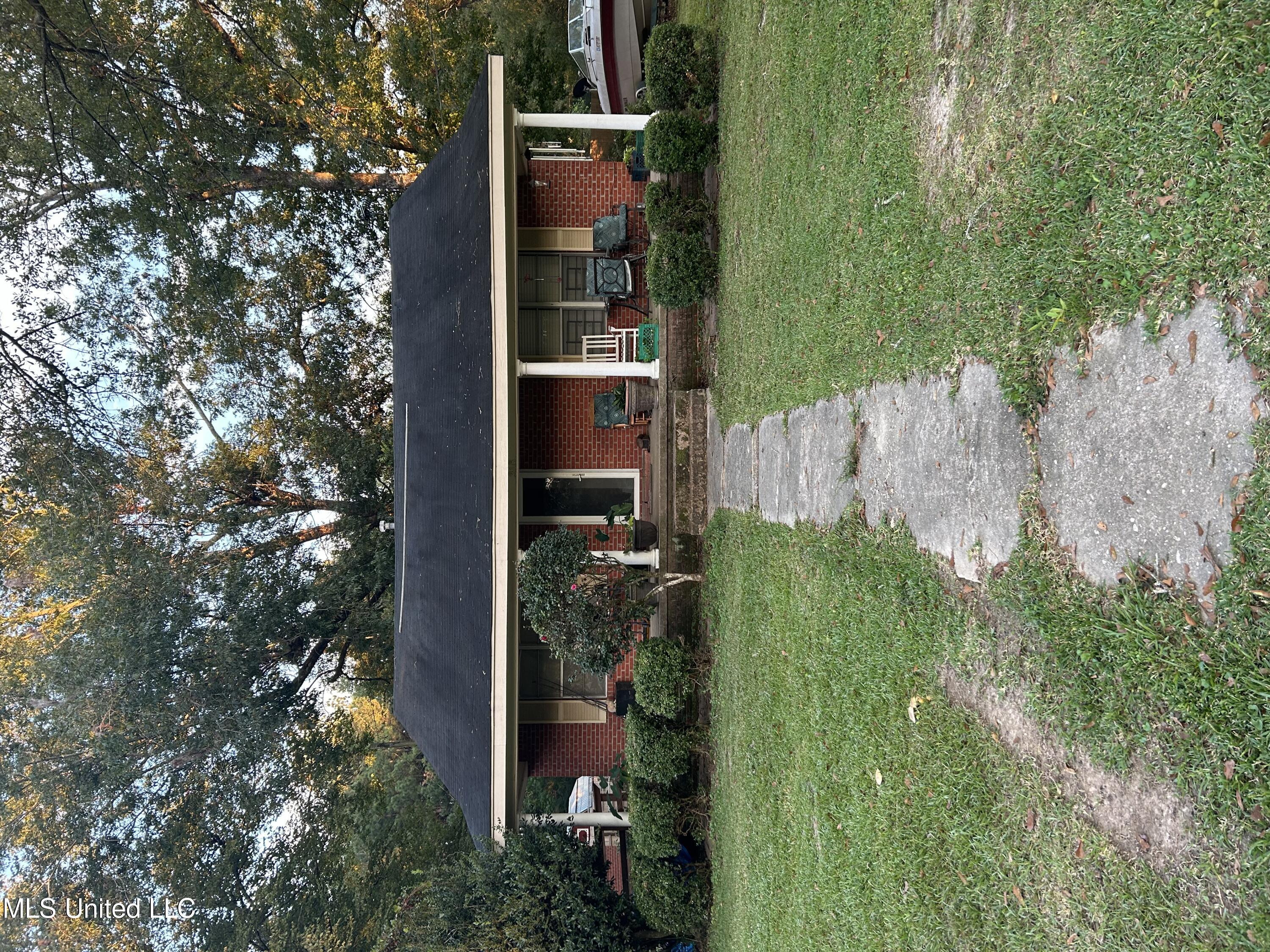 318 Pine Street, Walnut Grove, Mississippi image 1