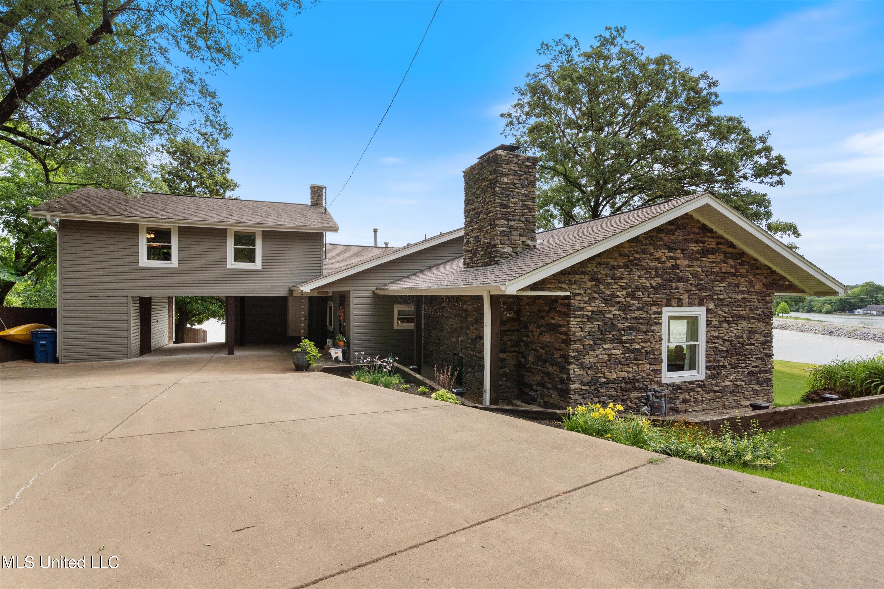 7300 W Shahkoka Drive, Olive Branch, Mississippi image 4