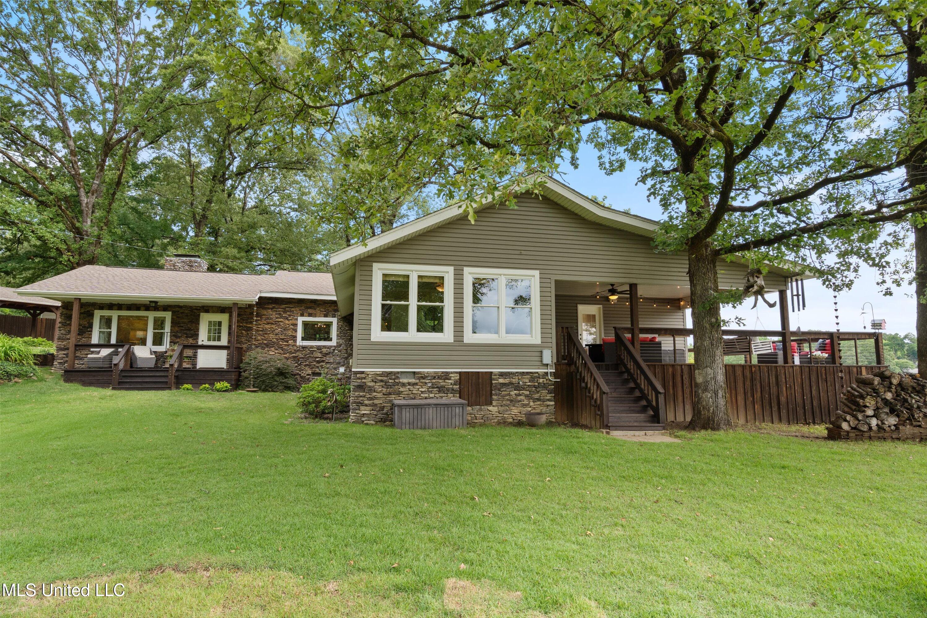 7300 W Shahkoka Drive, Olive Branch, Mississippi image 1