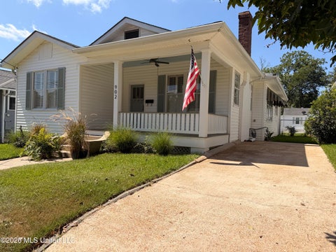 Homes For Sale - 902 Washington Street<br/> Adams County, Natchez, MS 39120