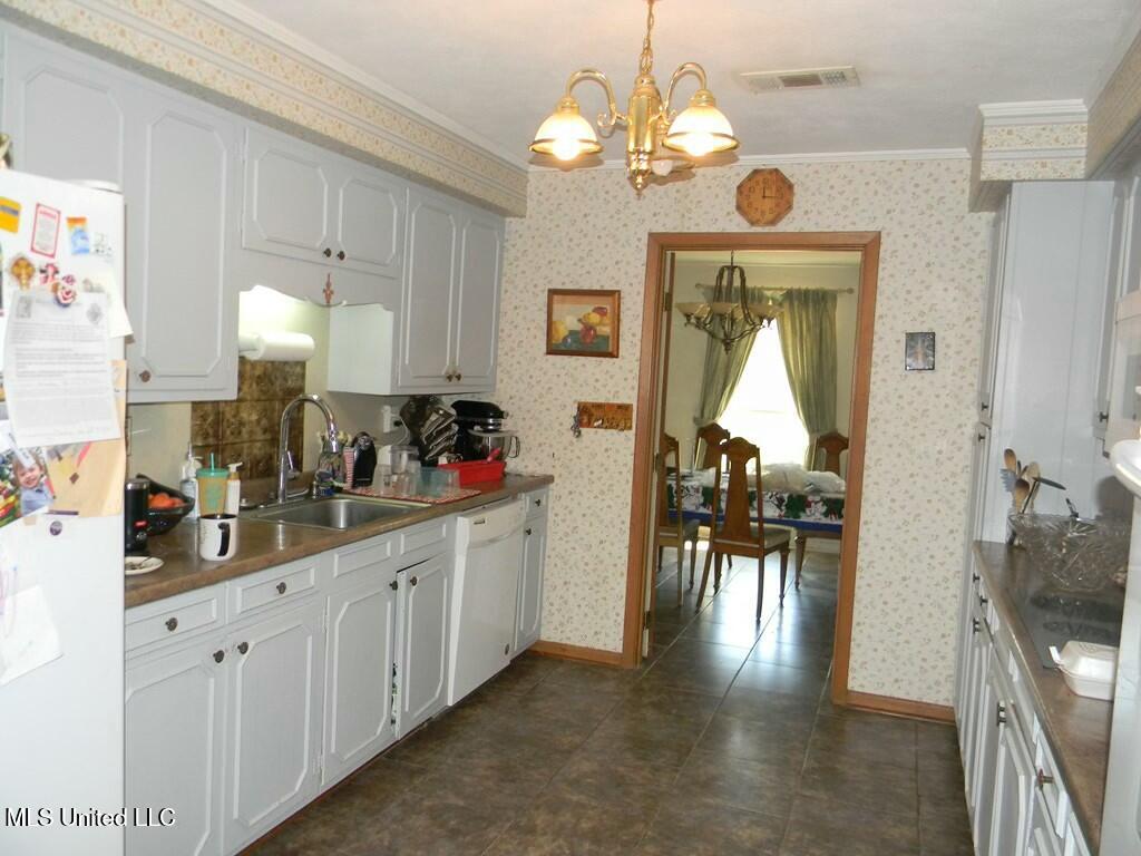 121 N Temple Road, Natchez, Mississippi image 3