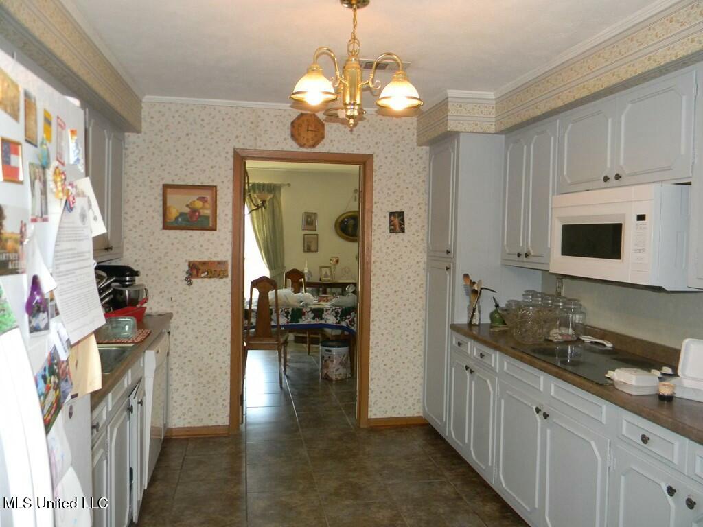 121 N Temple Road, Natchez, Mississippi image 2