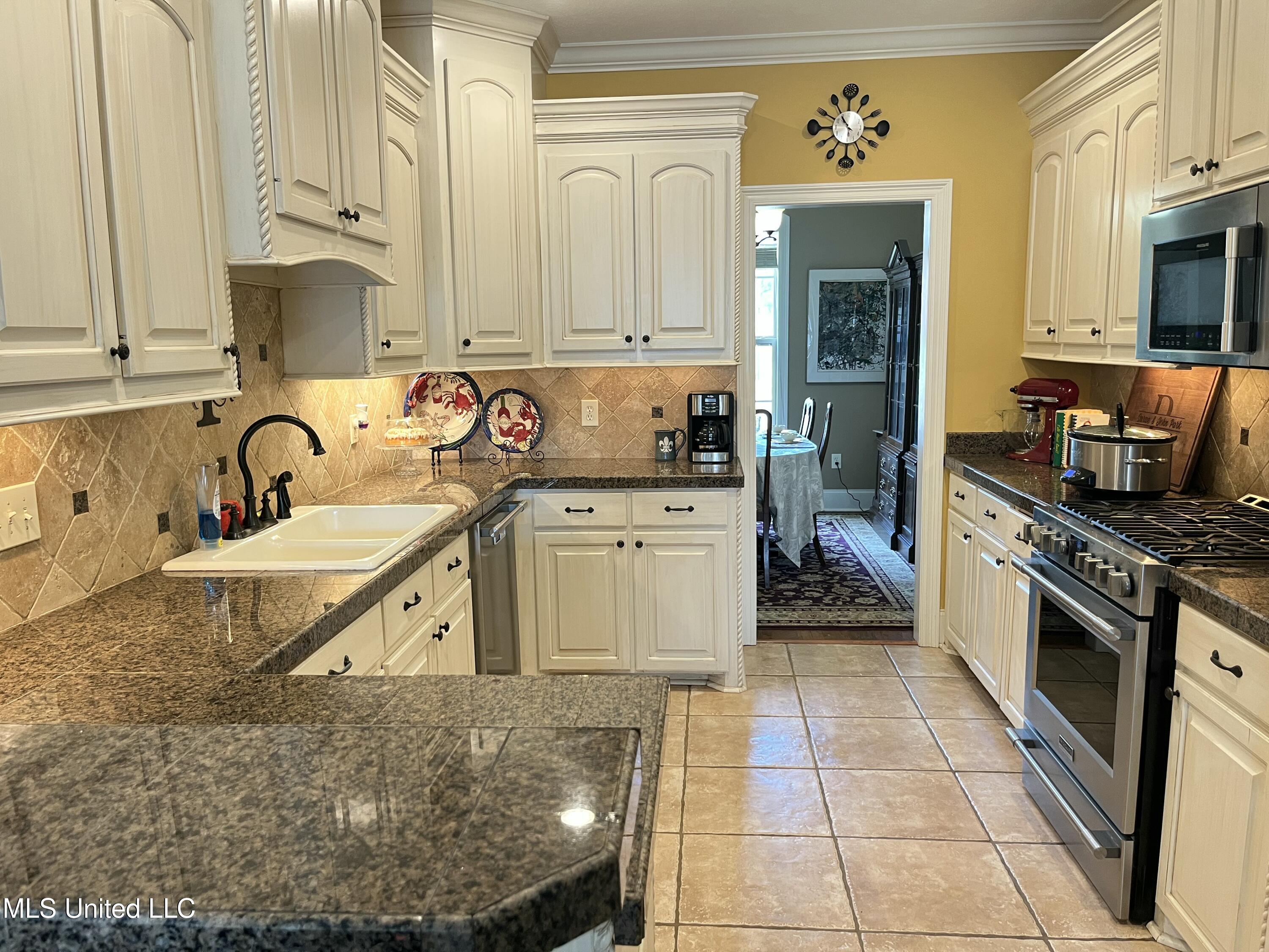 408 Bridgestone Place, Florence, Mississippi image 20