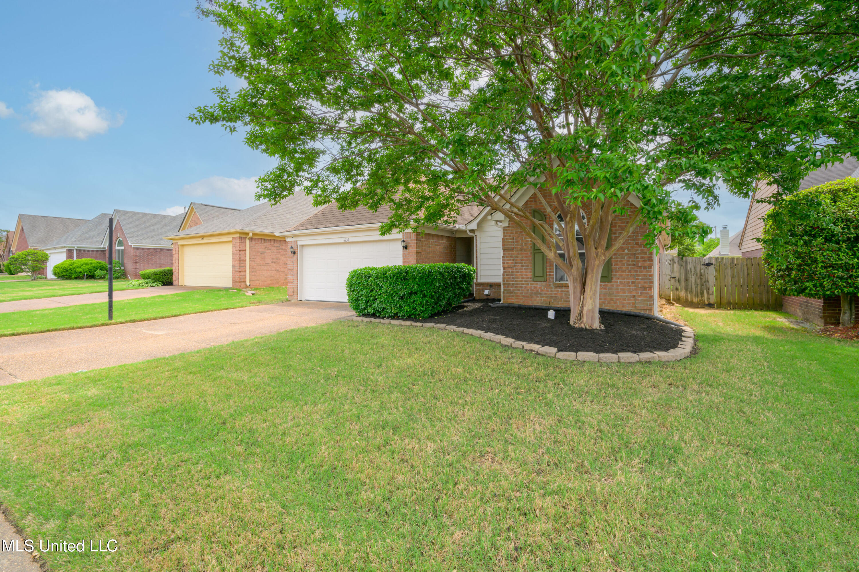 6937 Luxor Lane, Cordova, Tennessee image 1
