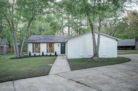 Homes For Sale - 394 Woodcliff Drive<br/> Hinds County, Jackson, MS 39212