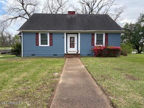 Homes For Sale - 301 Hampton Street<br/> Sunflower County, Indianola, MS 38751