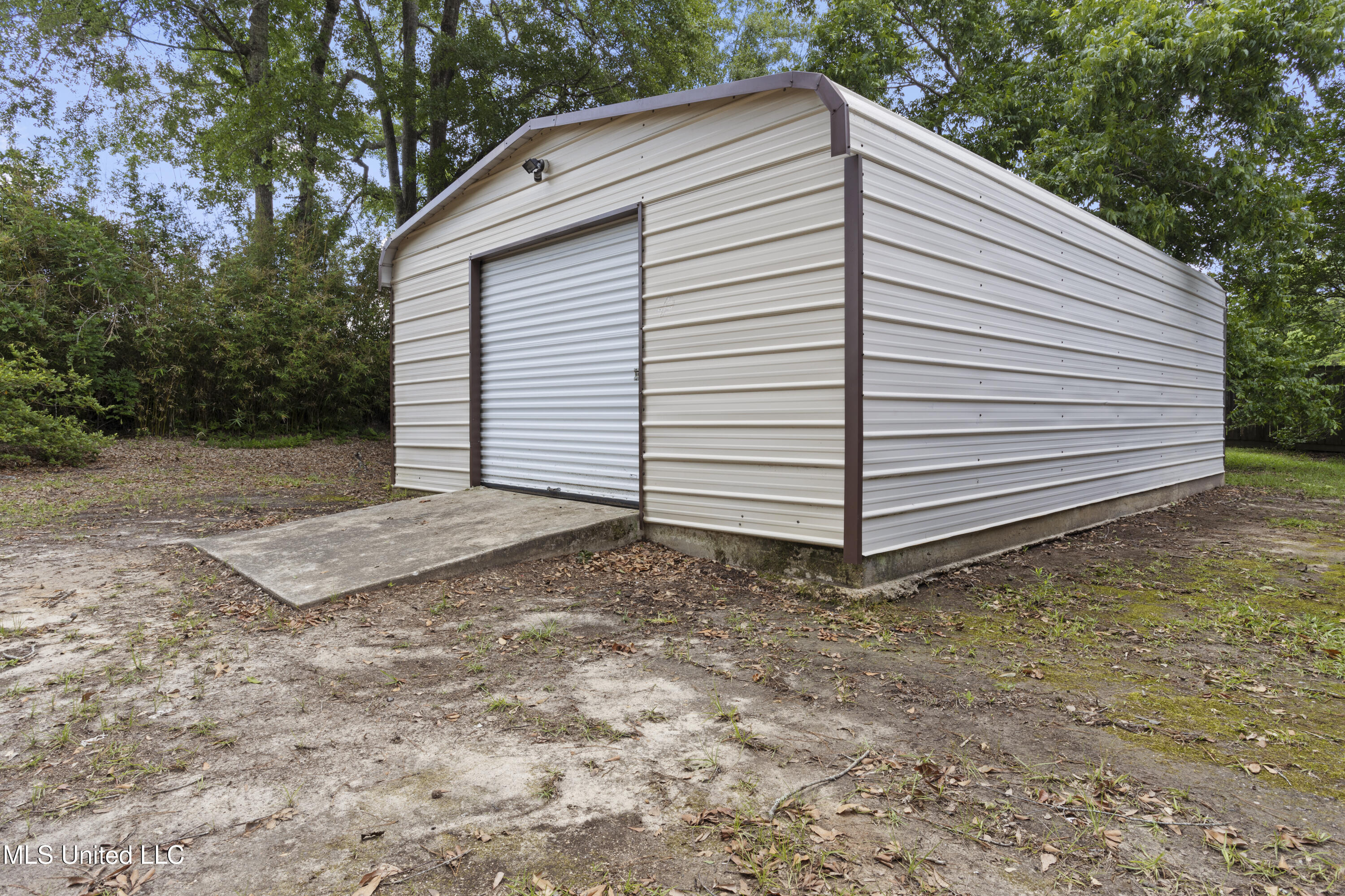 221 N Vardaman Street, Wiggins, Mississippi image 32