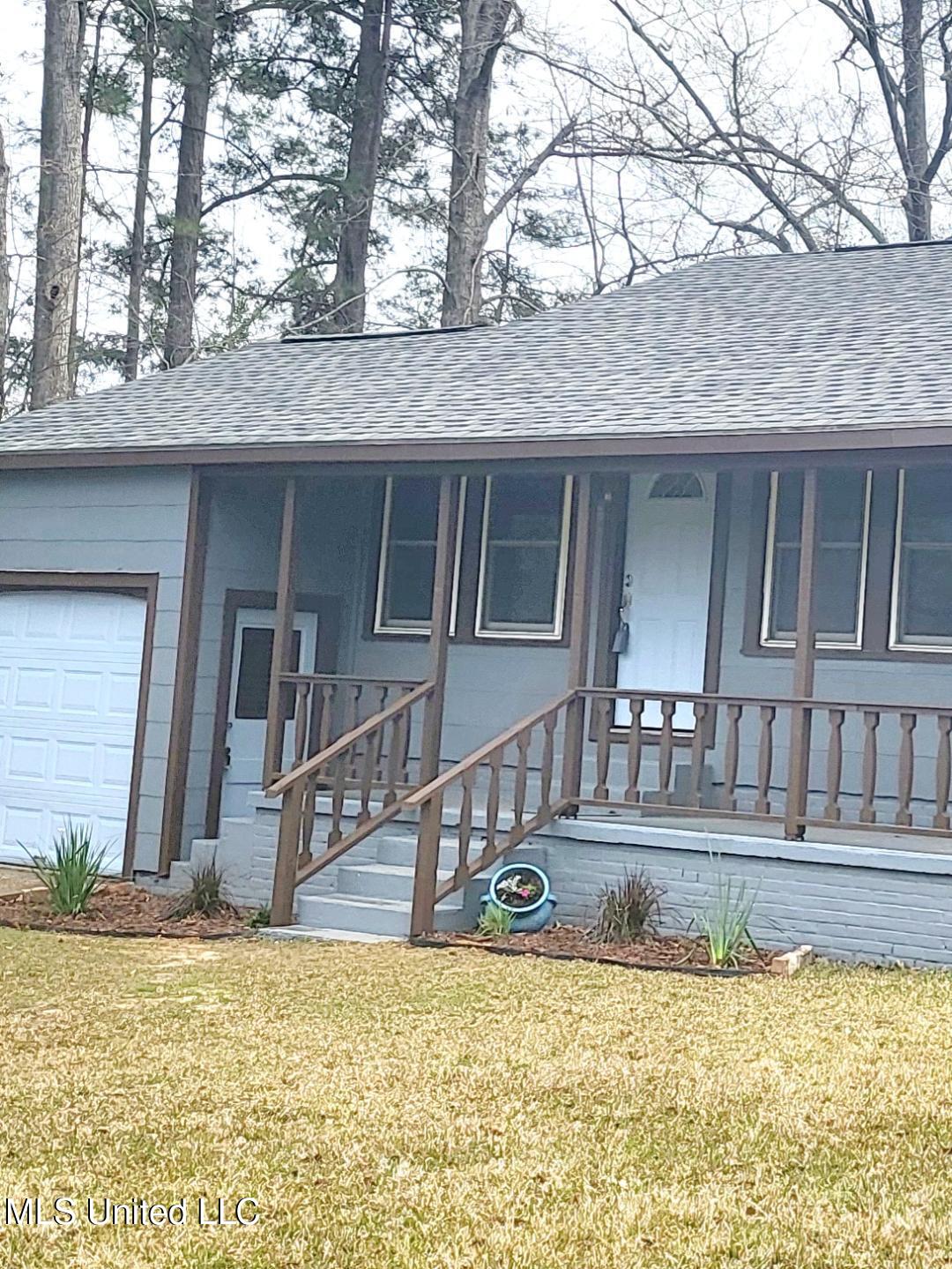 221 N Vardaman Street, Wiggins, Mississippi image 2