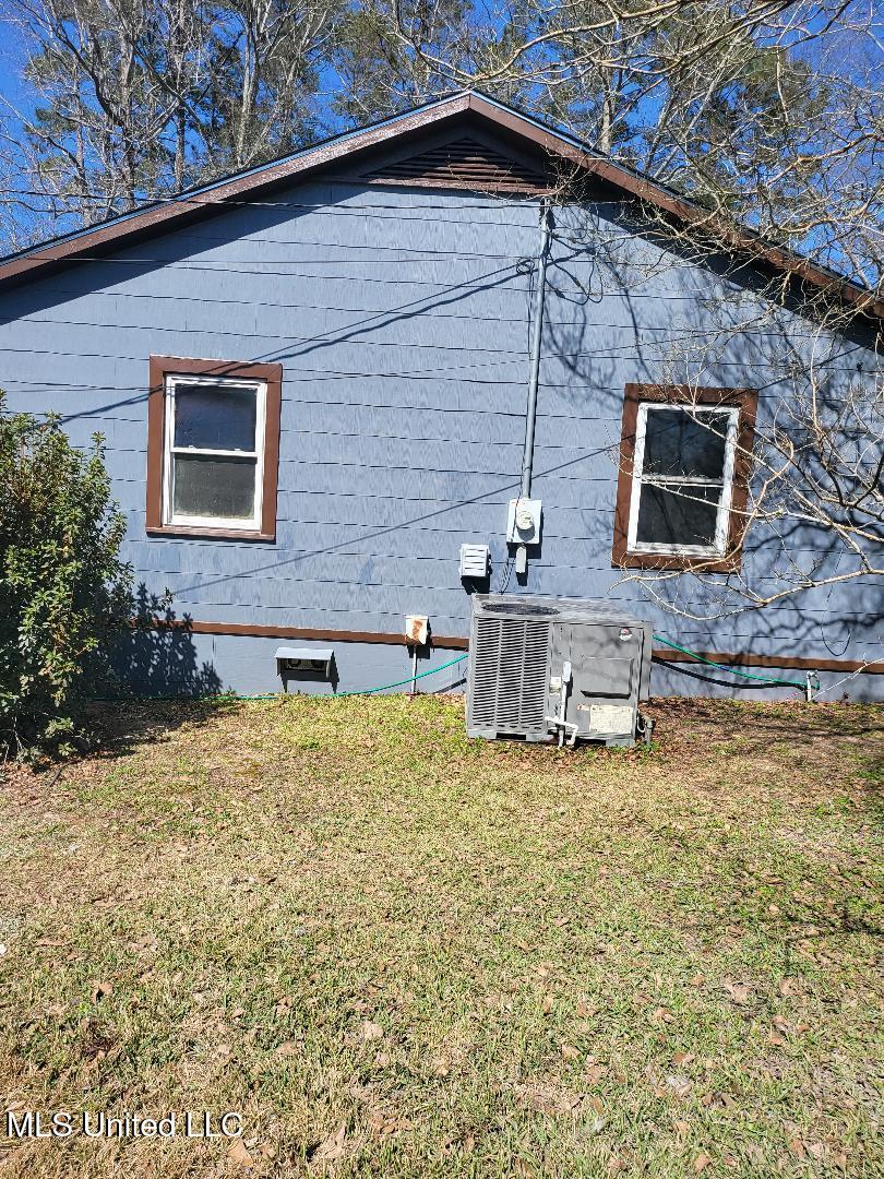 221 N Vardaman Street, Wiggins, Mississippi image 3