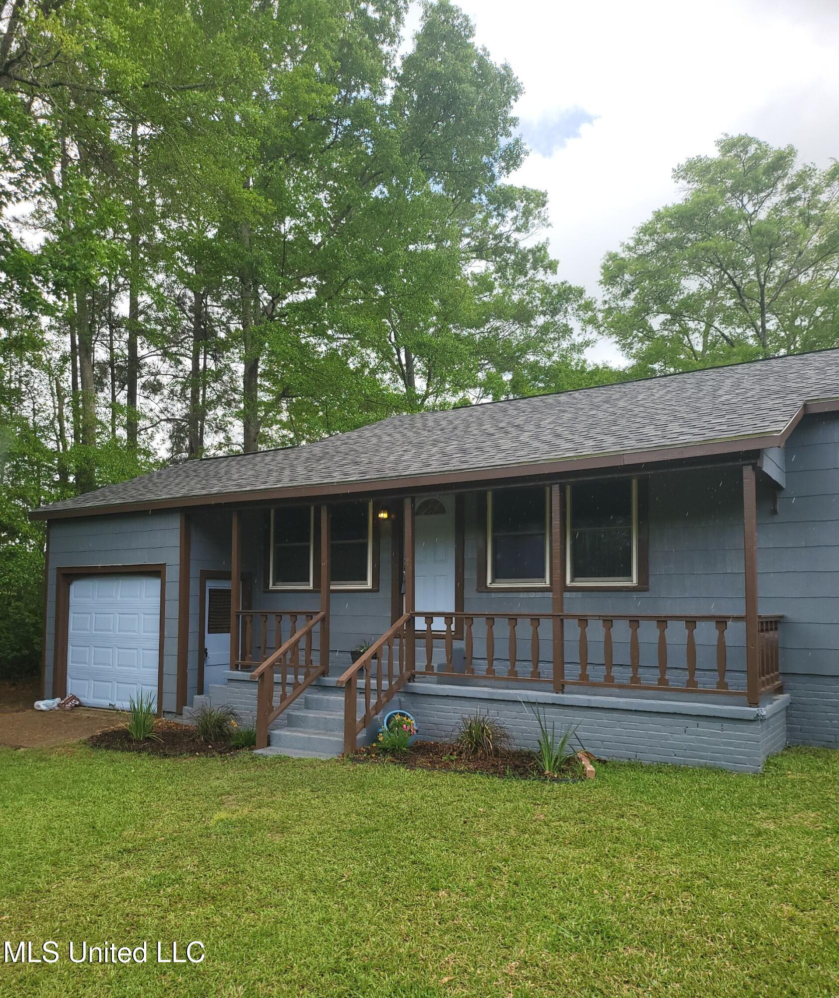 221 N Vardaman Street, Wiggins, Mississippi image 1