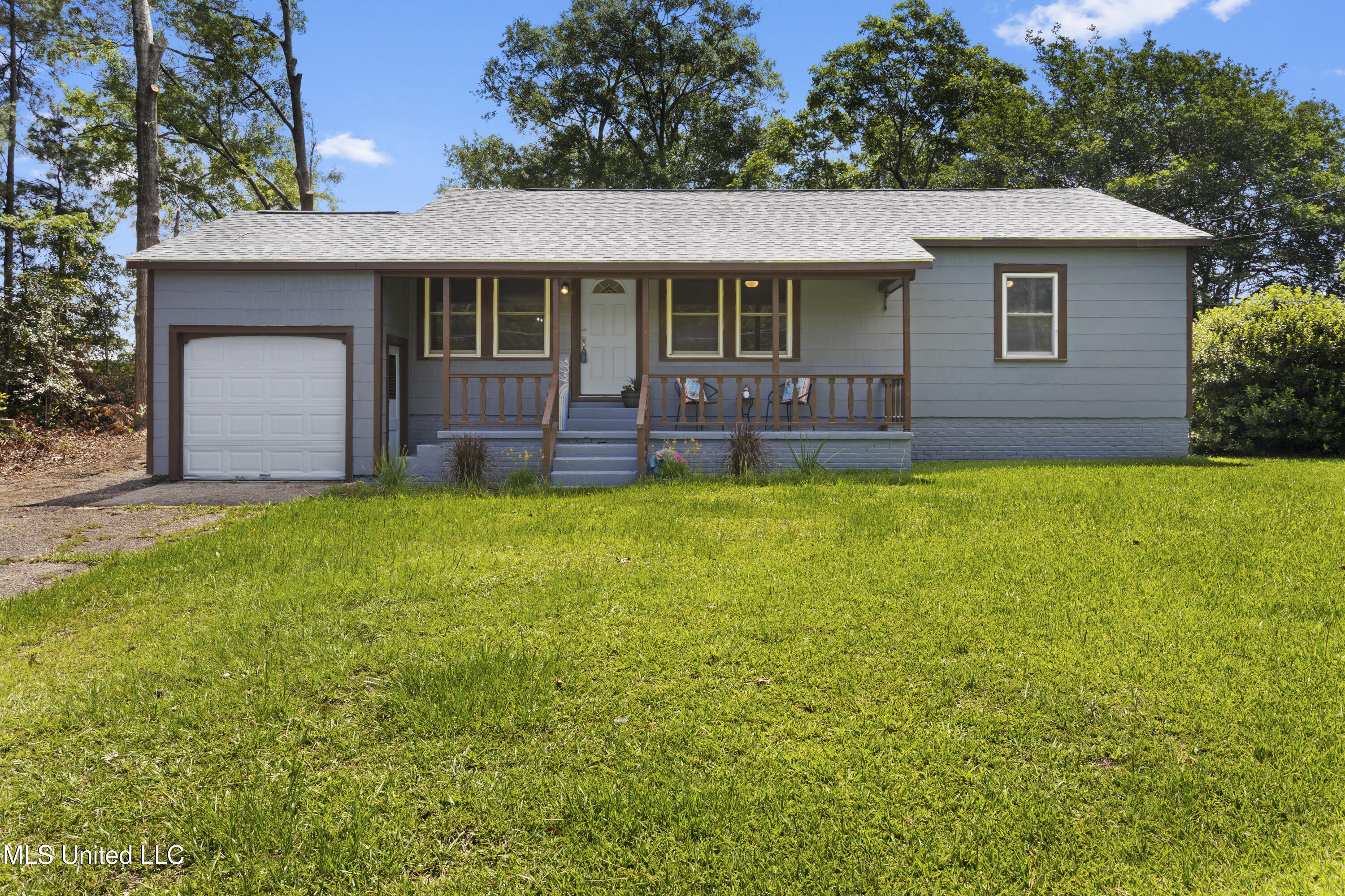 221 N Vardaman Street, Wiggins, Mississippi image 1