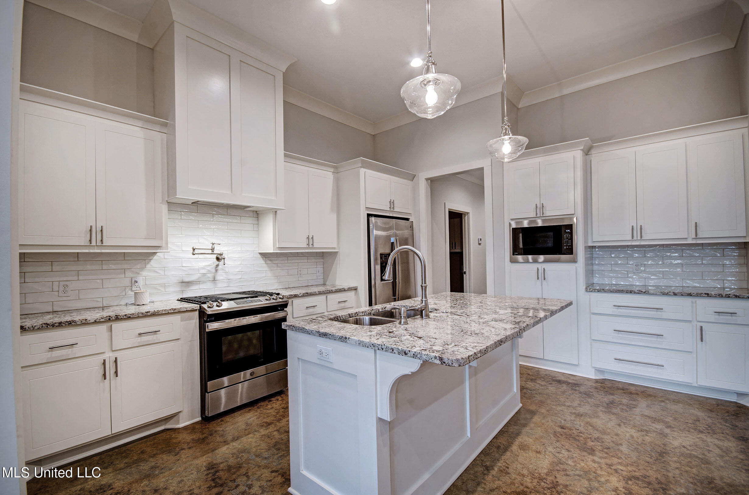 265 Clubview Circle, Pearl, Mississippi image 2