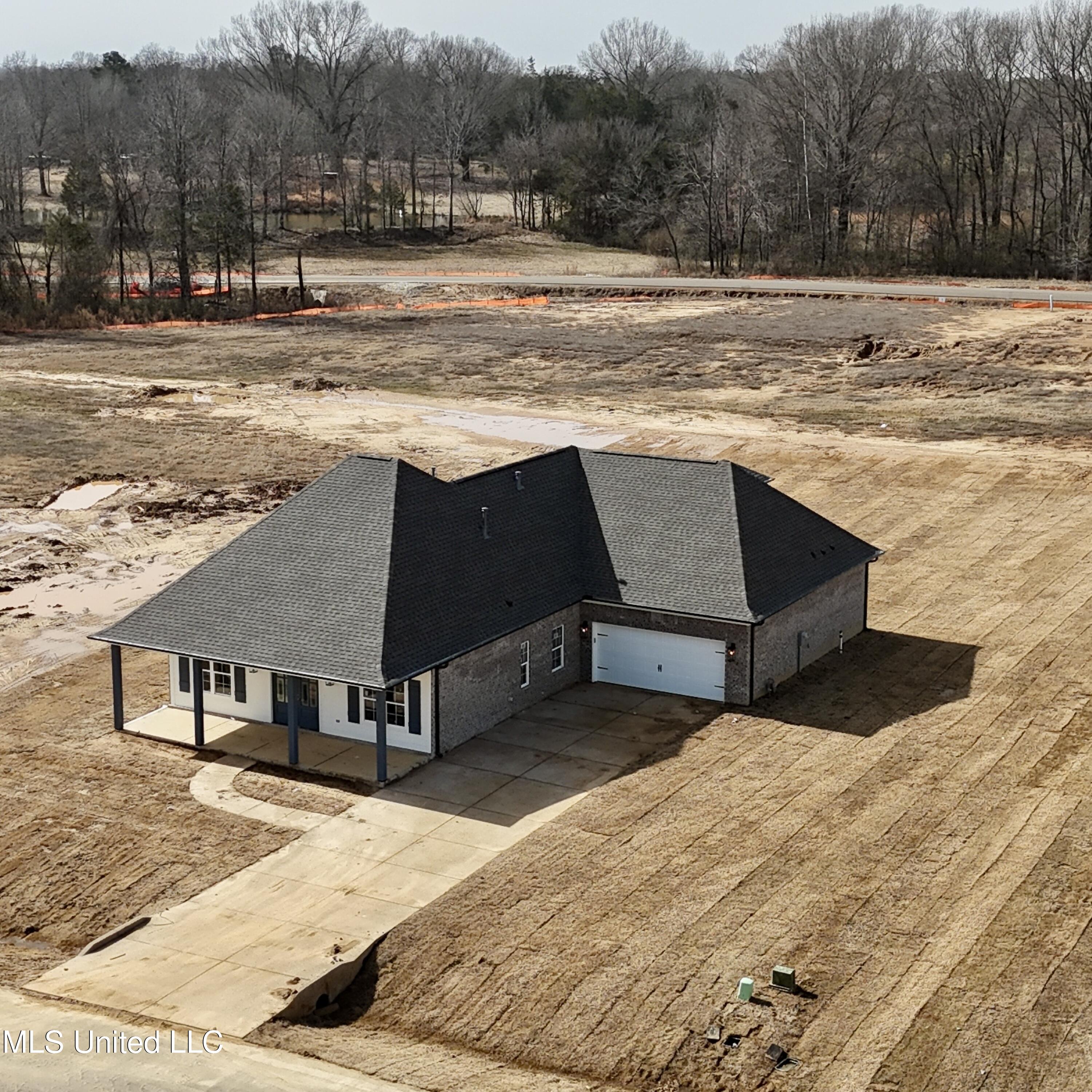 747 Wells Drive, Hernando, Mississippi image 2