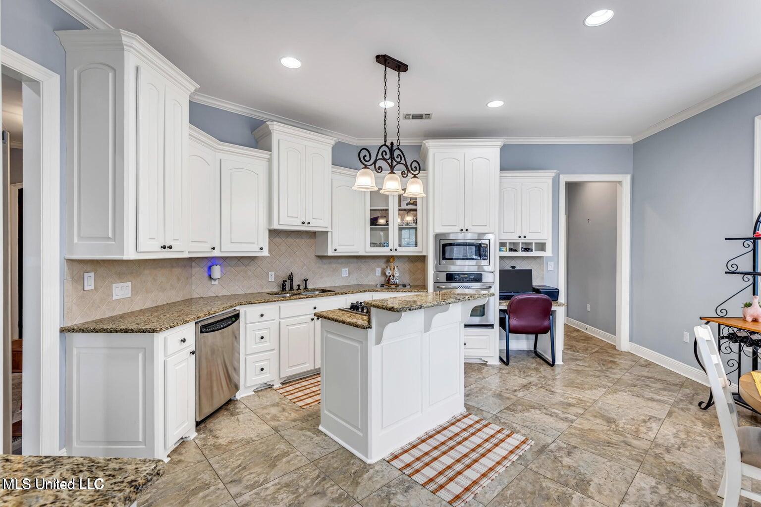 3901 Acadian Village Drive, Ocean Springs, Mississippi image 13