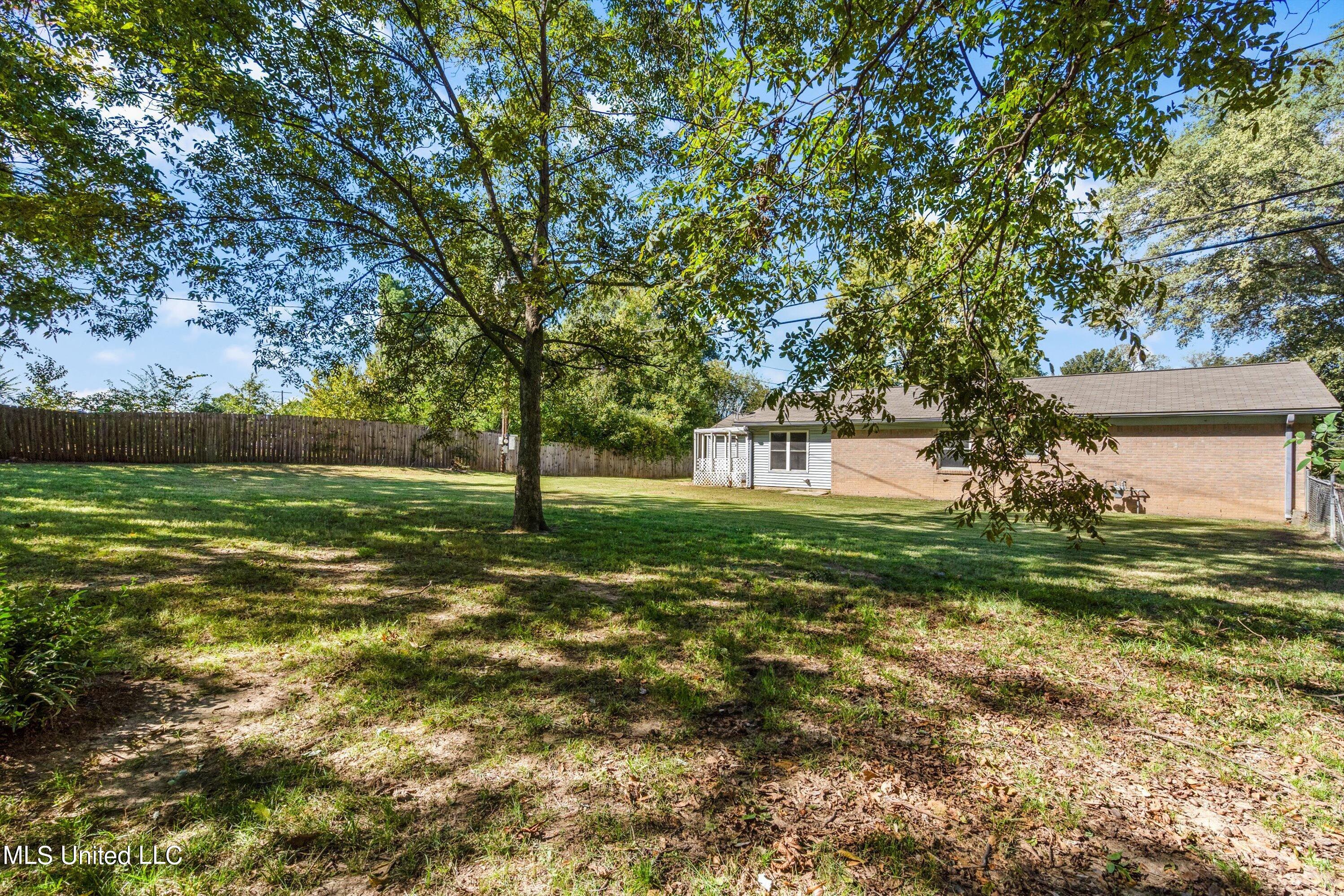 8011 W Southaven Circle, Southaven, Mississippi image 29