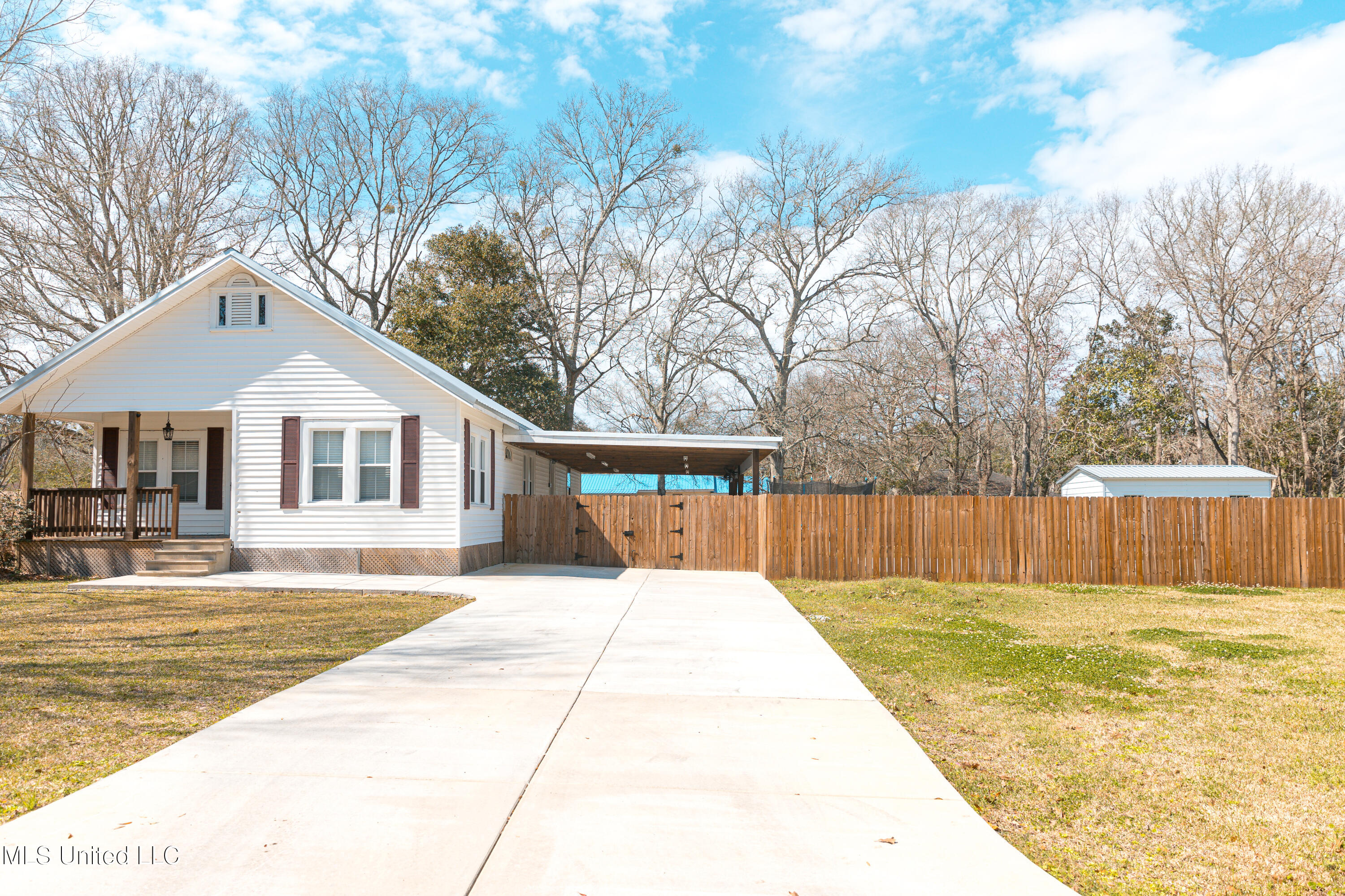3021 Smith Drive, Gautier, Mississippi image 2