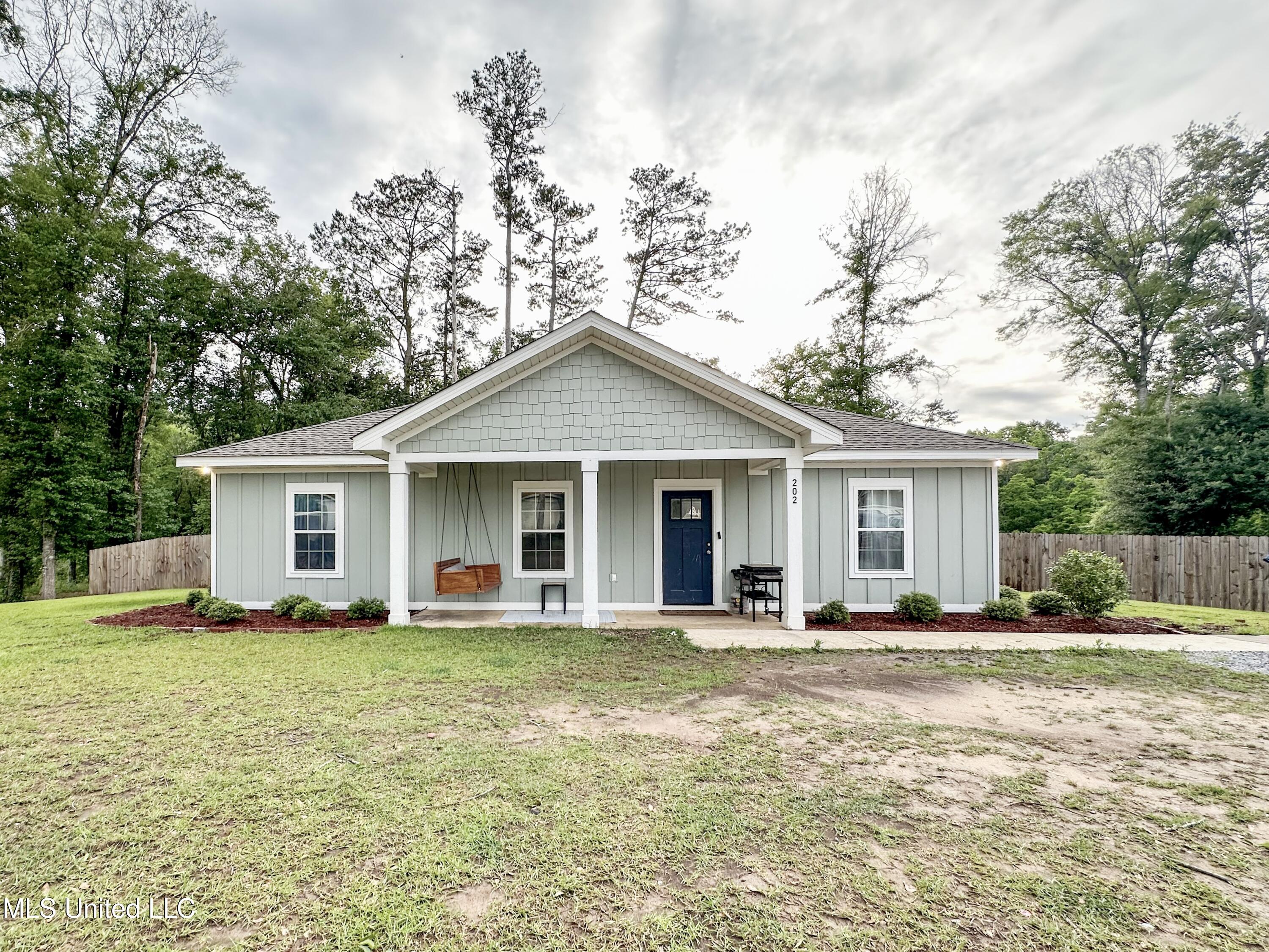 202 Ridge Lane, Lucedale, Mississippi image 1