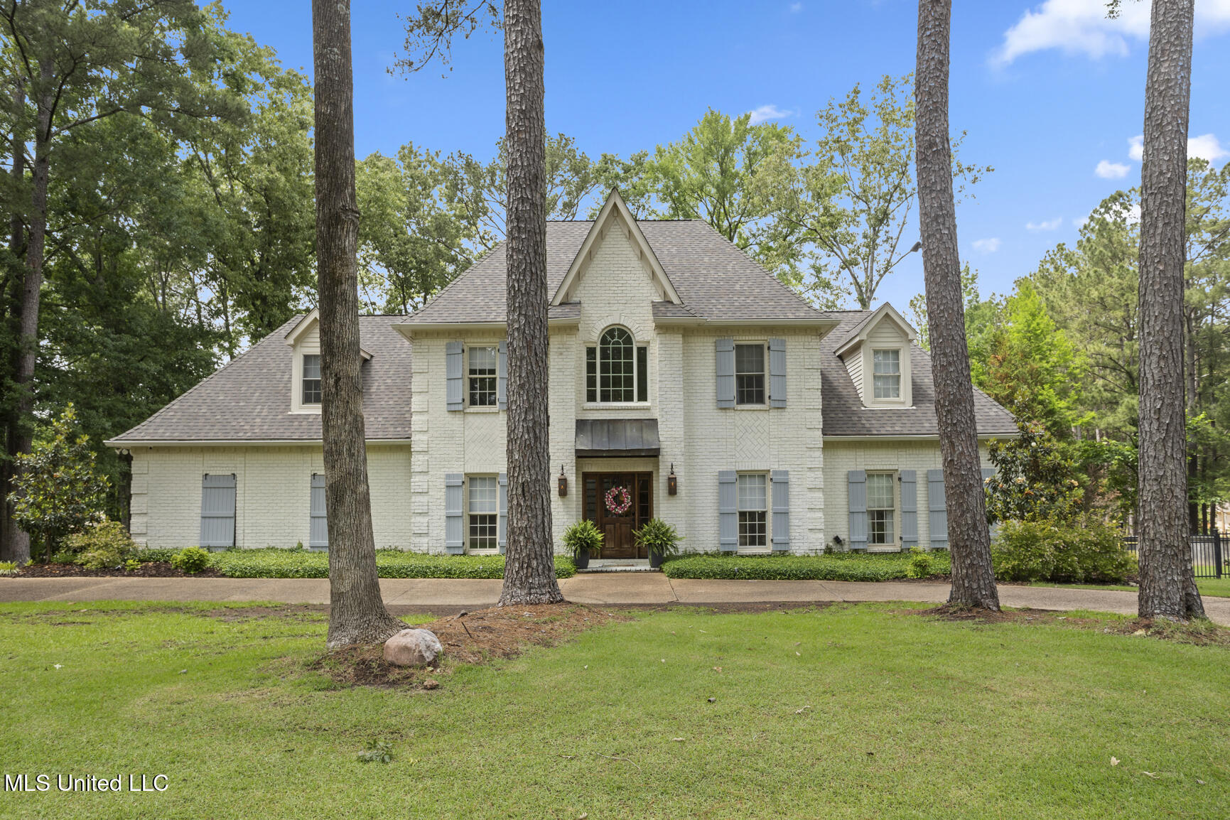 400 W Wycombe Place, Flowood, Mississippi image 1